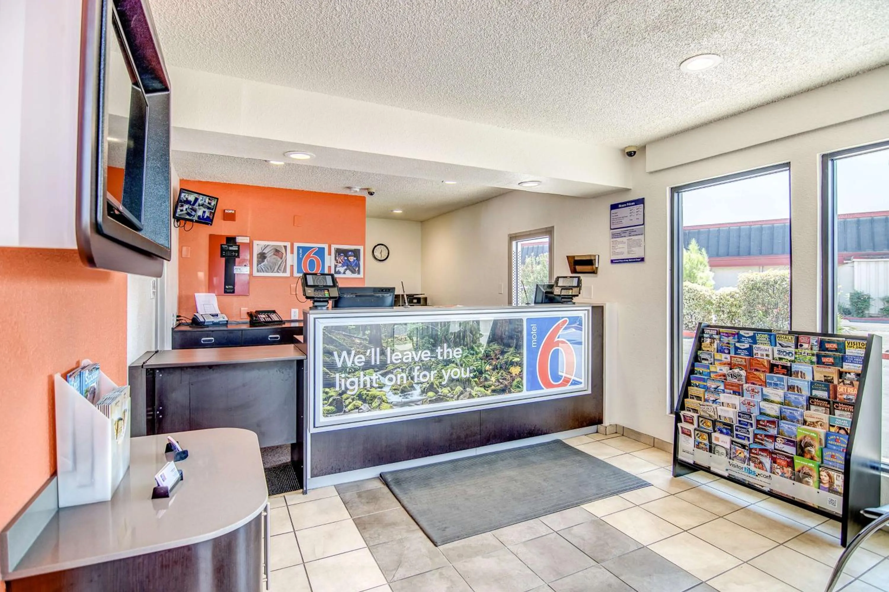 Lobby or reception in Motel 6-Stockton, CA - Charter Way West