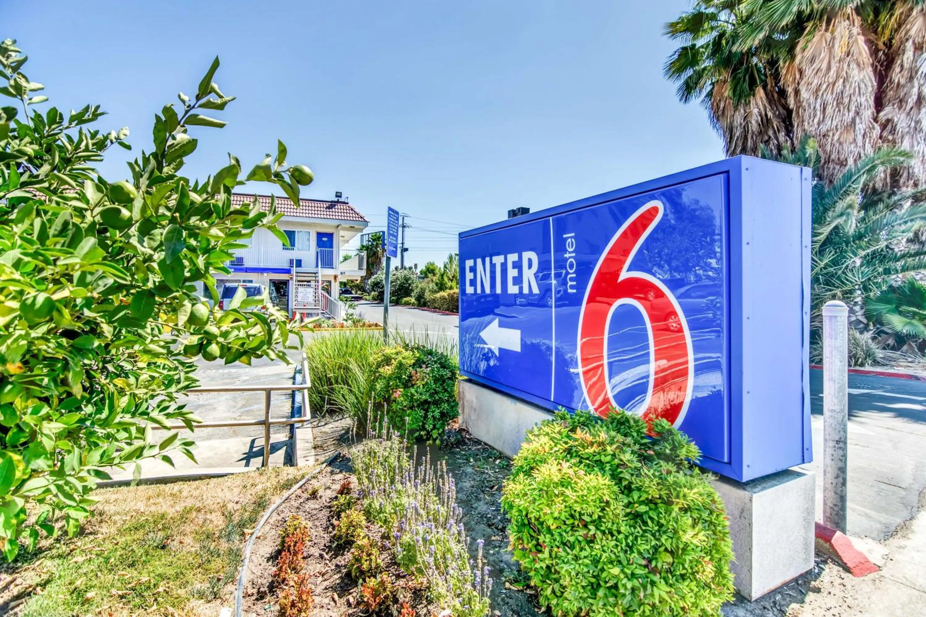 Property building in Motel 6-Stockton, CA - Charter Way West