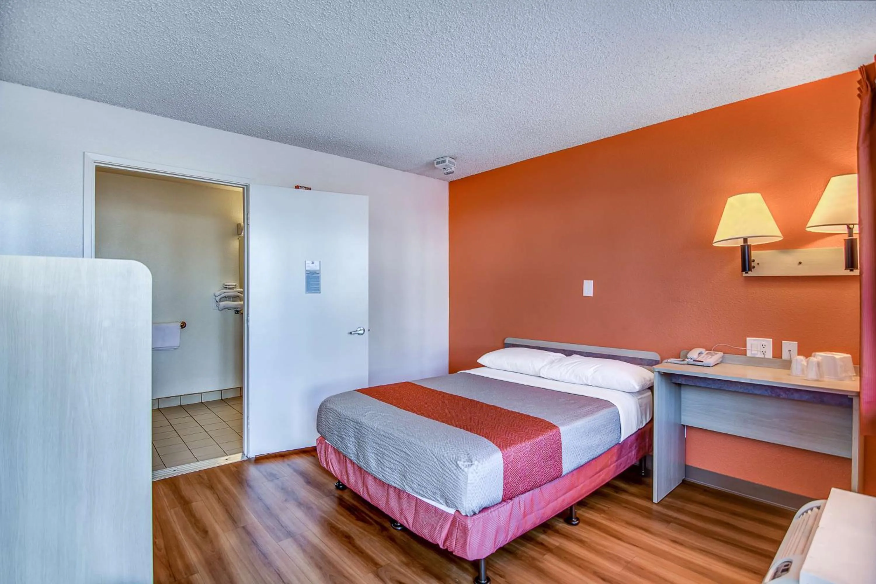 TV and multimedia, Bed in Motel 6-Stockton, CA - Charter Way West