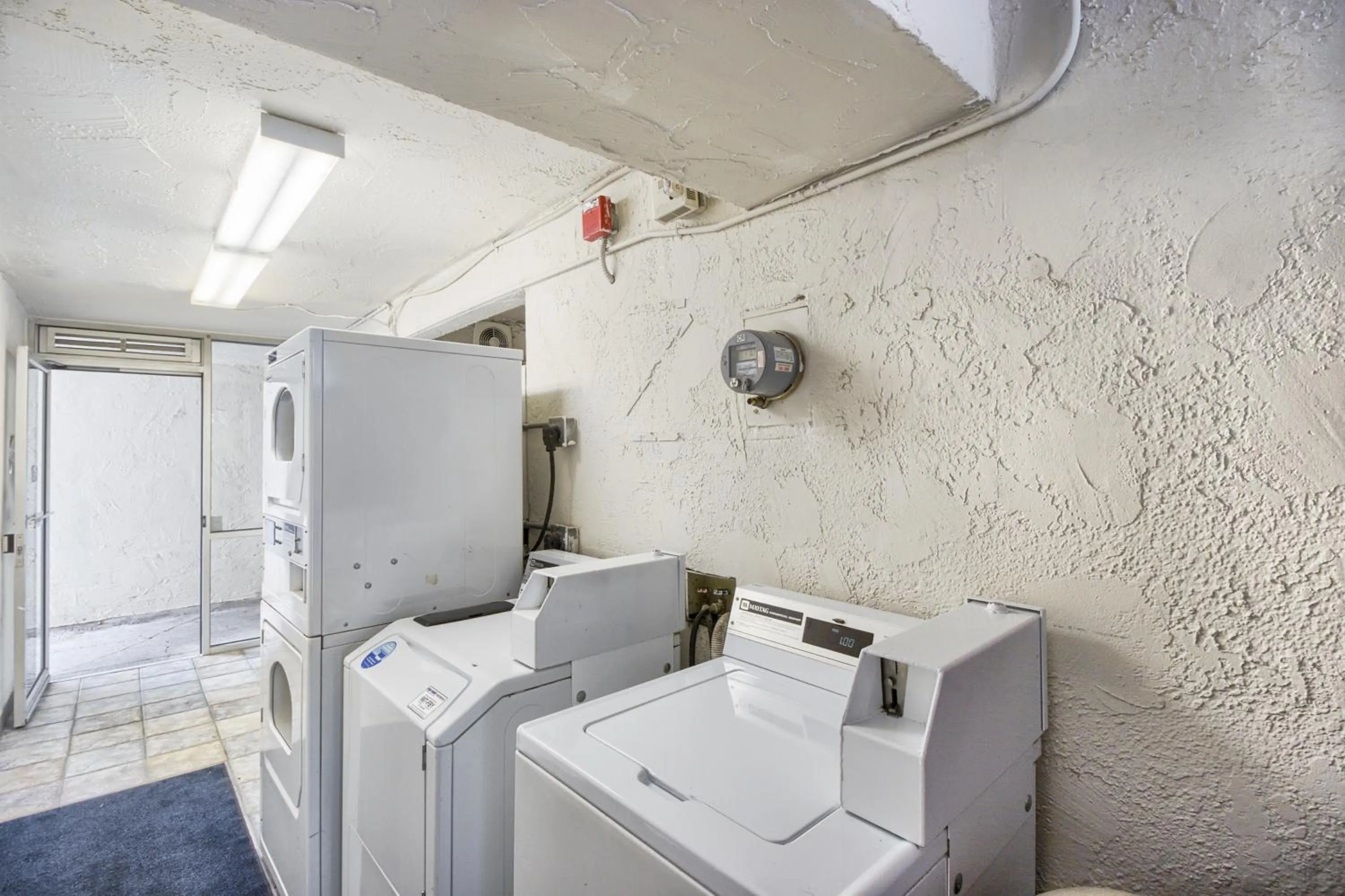 Day in Motel 6-Everett, WA - South