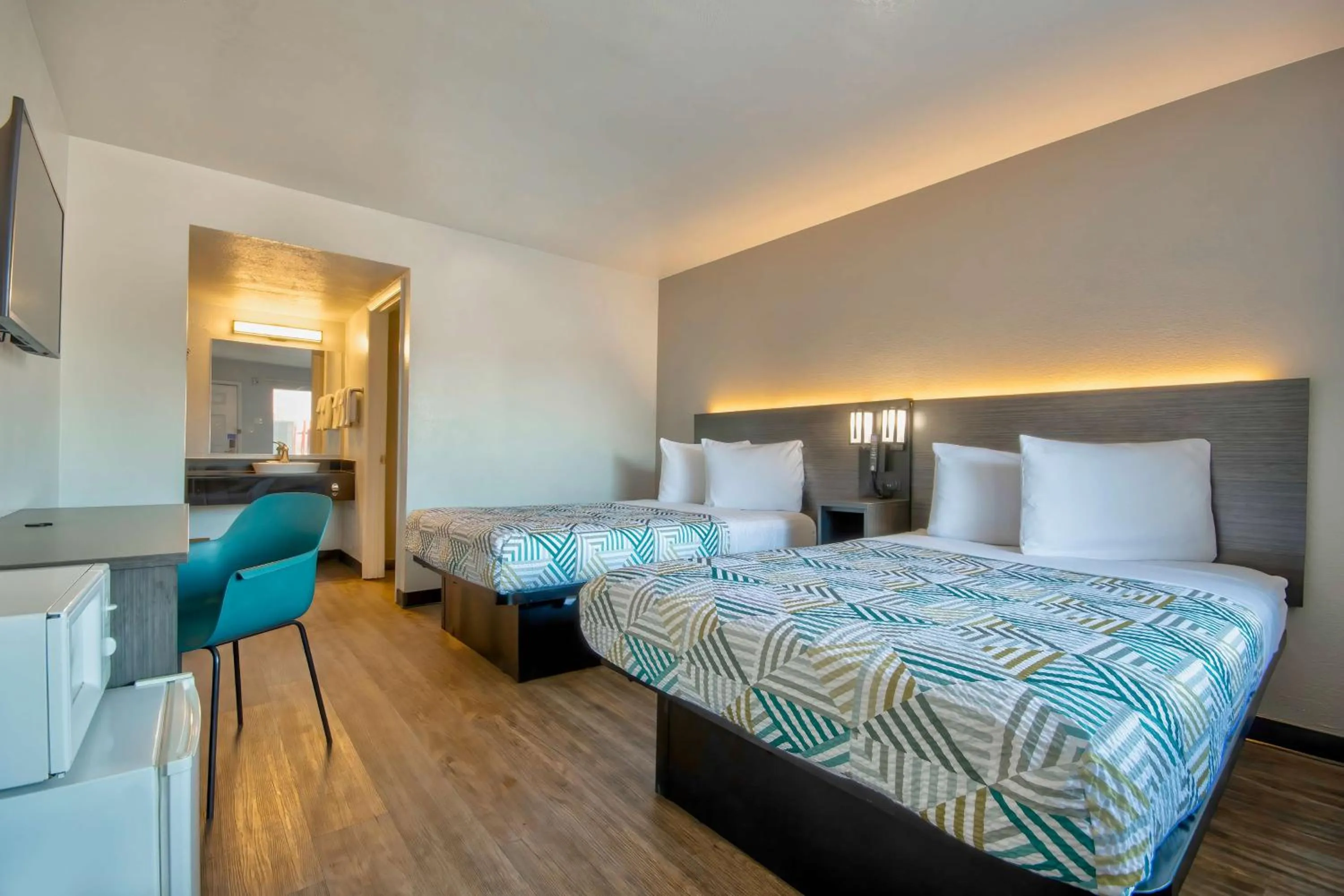 Bedroom, Bed in Motel 6-Albuquerque, NM - Carlisle