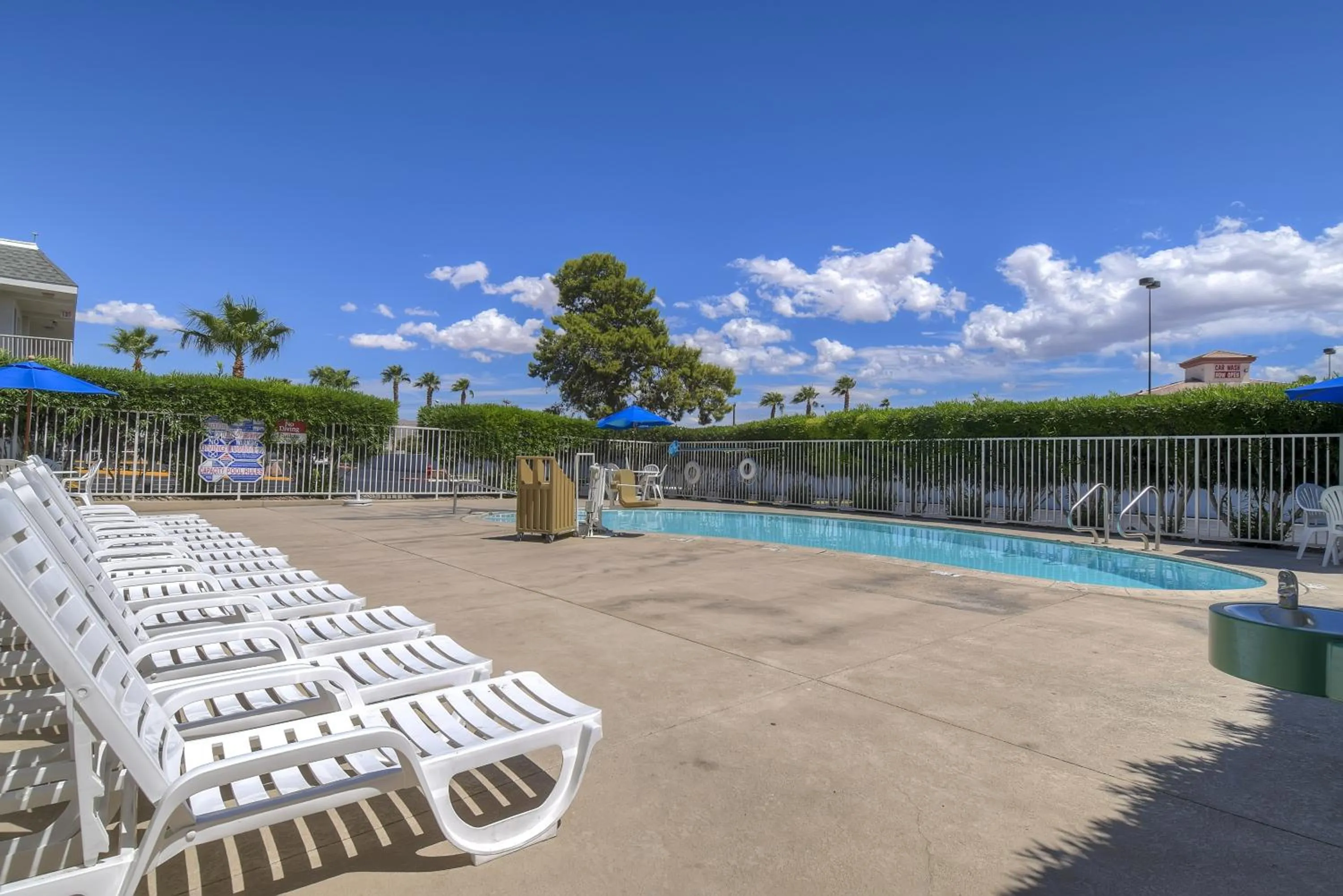 Swimming pool in Park Inn by Radisson, Las Vegas Boulder Hwy