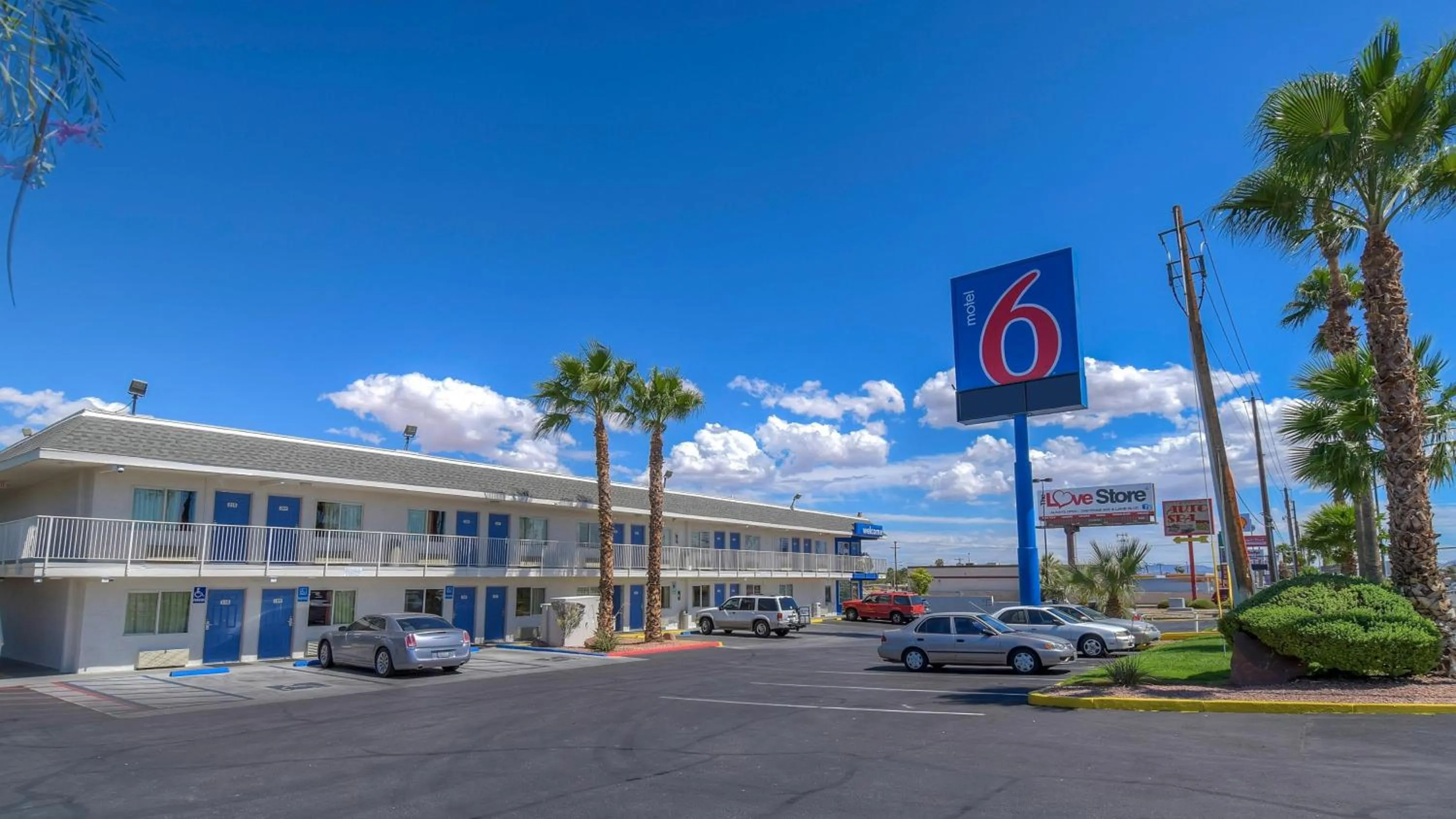 Property building in Park Inn by Radisson, Las Vegas Boulder Hwy