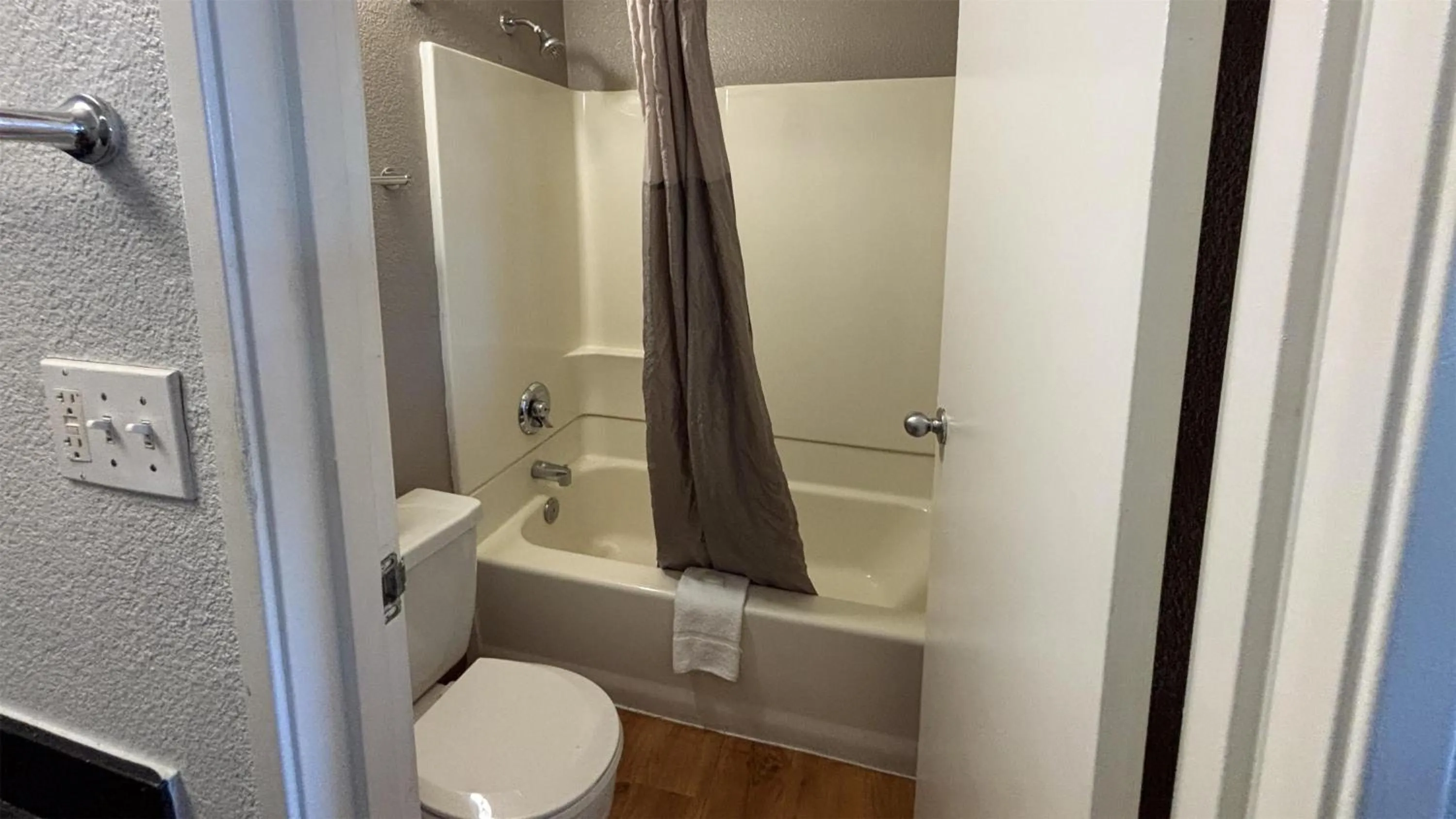 Bathroom in Park Inn by Radisson, Las Vegas Boulder Hwy