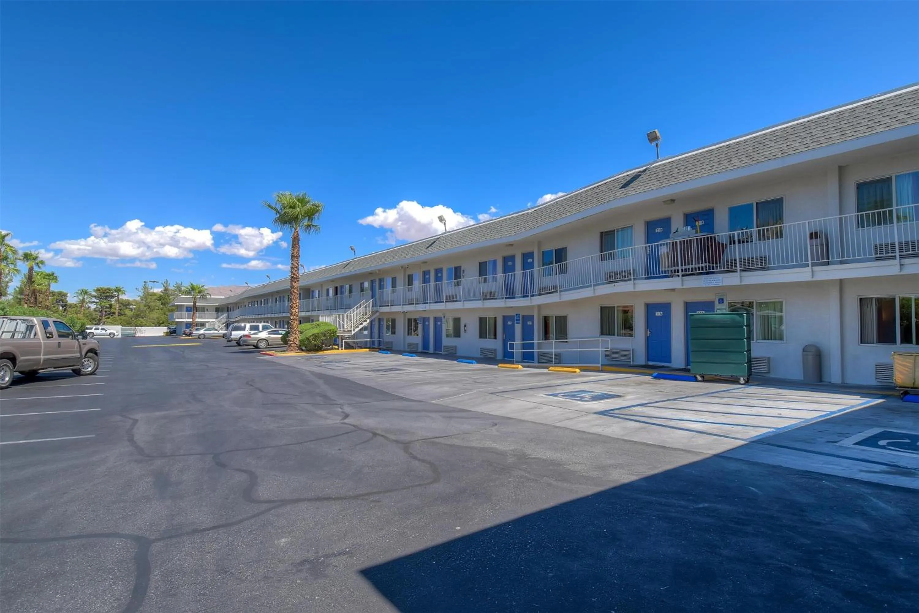 Property building in Park Inn by Radisson, Las Vegas Boulder Hwy