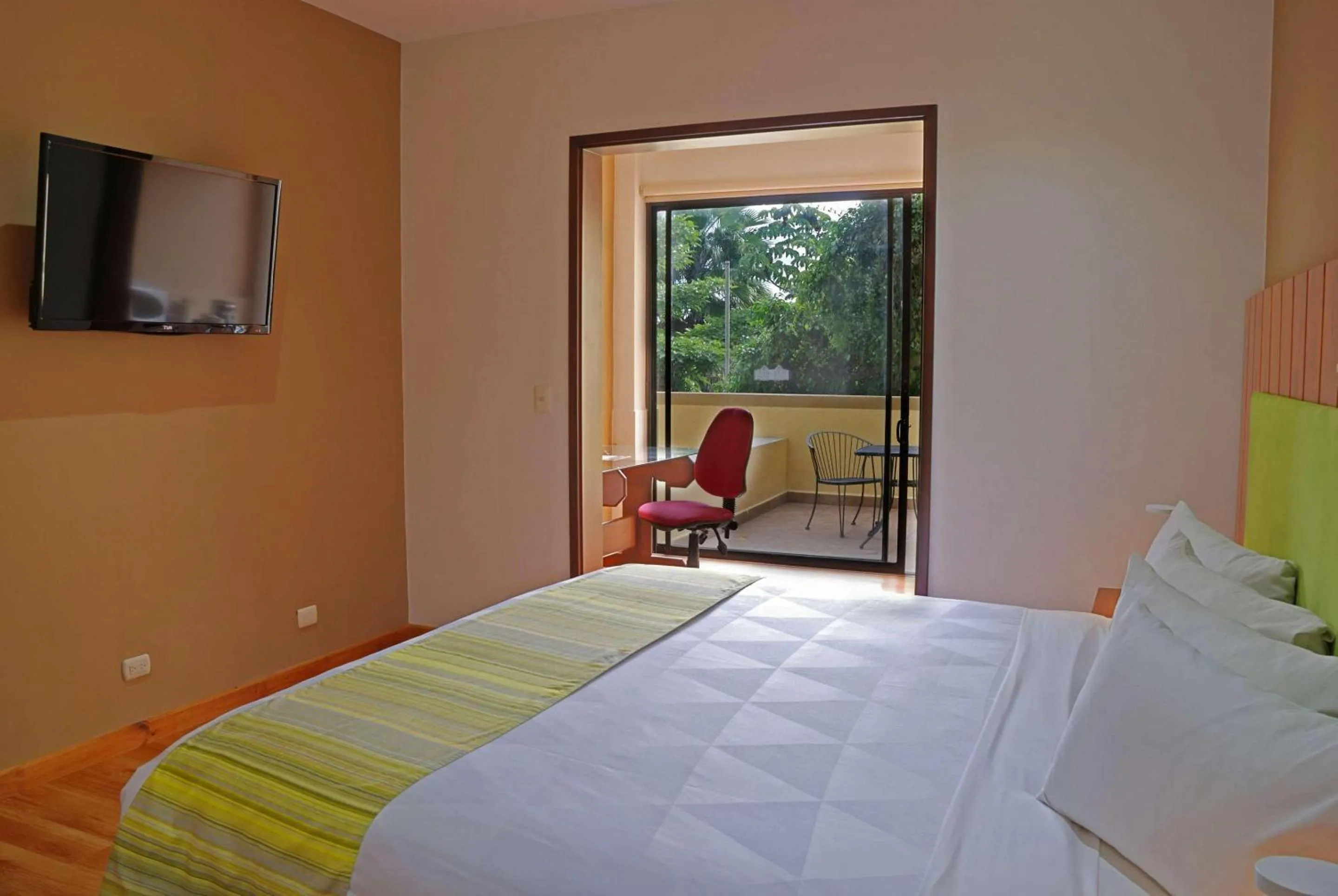 Bedroom, Bed in Country Inn & Suites by Radisson, San Jose Aeropuerto, Costa Rica