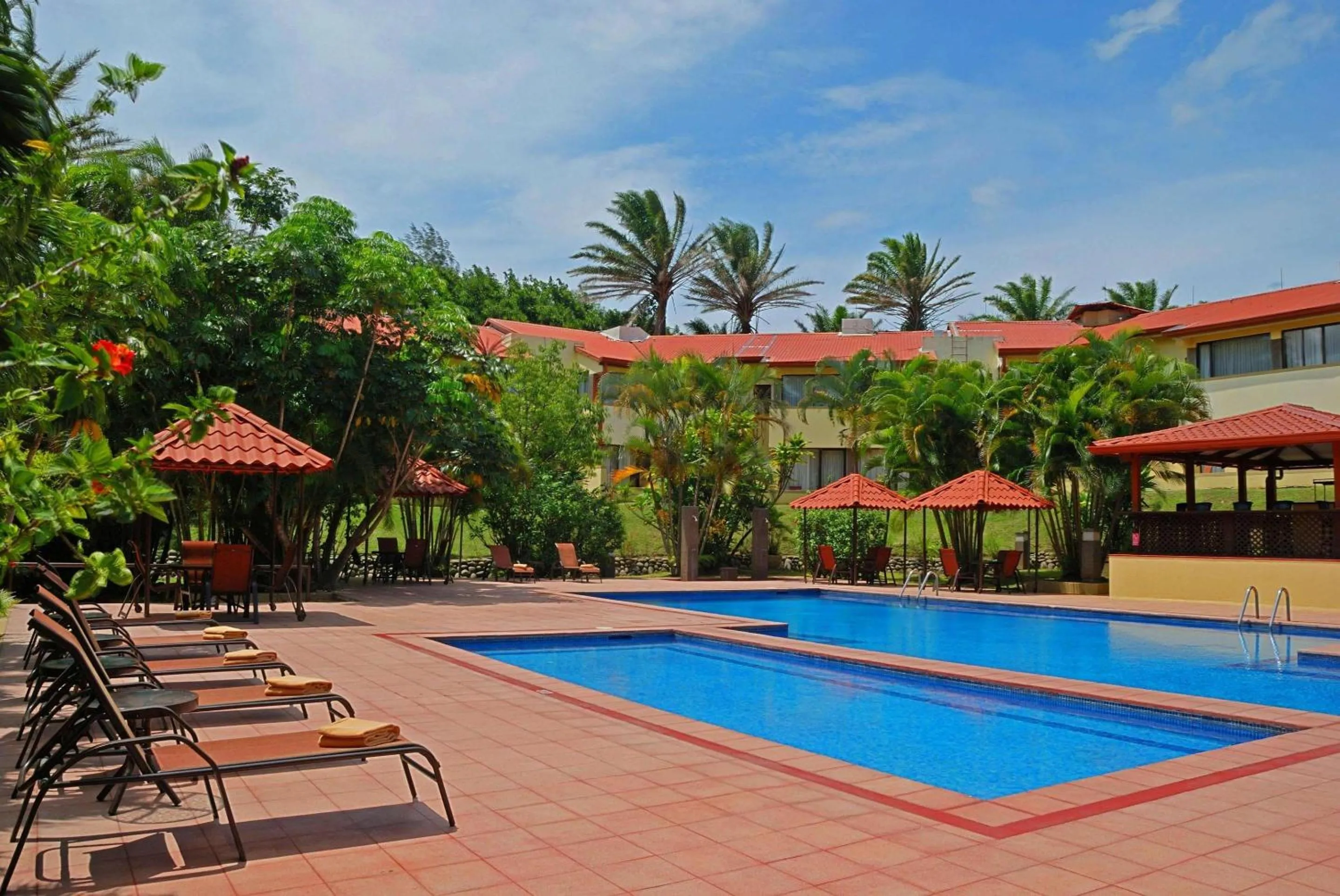 Swimming pool in Country Inn & Suites by Radisson, San Jose Aeropuerto, Costa Rica