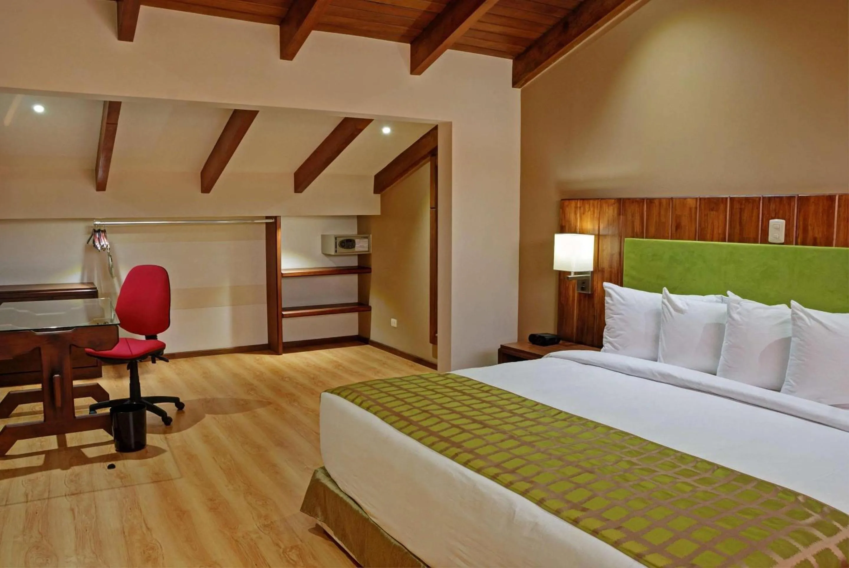 Bedroom, Bed in Country Inn & Suites by Radisson, San Jose Aeropuerto, Costa Rica