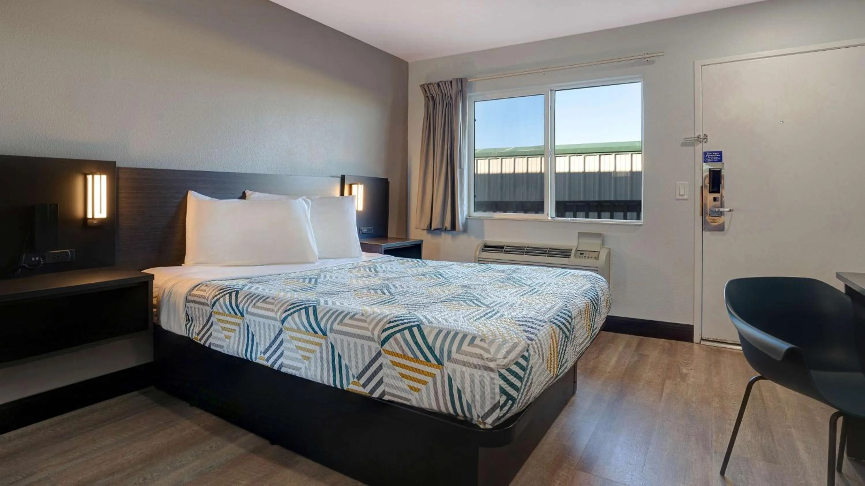 Bedroom, Bed in Motel 6-Eureka, CA Redwood Coast