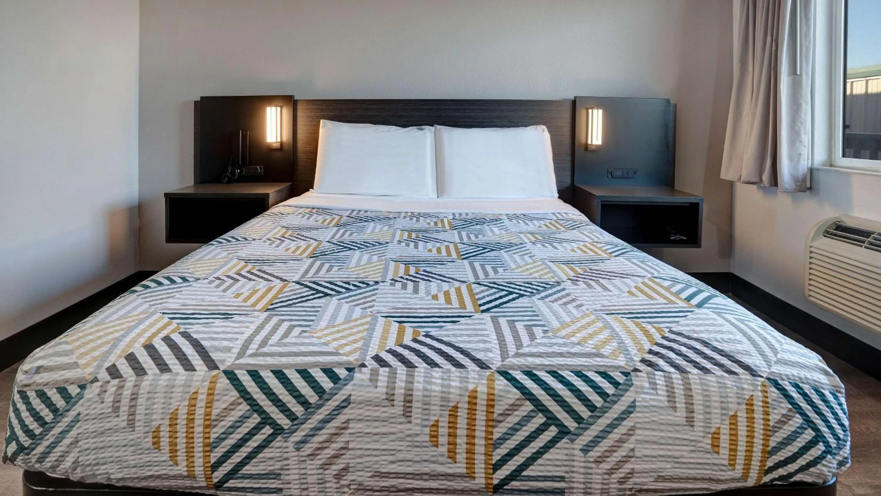 Bedroom, Bed in Motel 6-Eureka, CA Redwood Coast