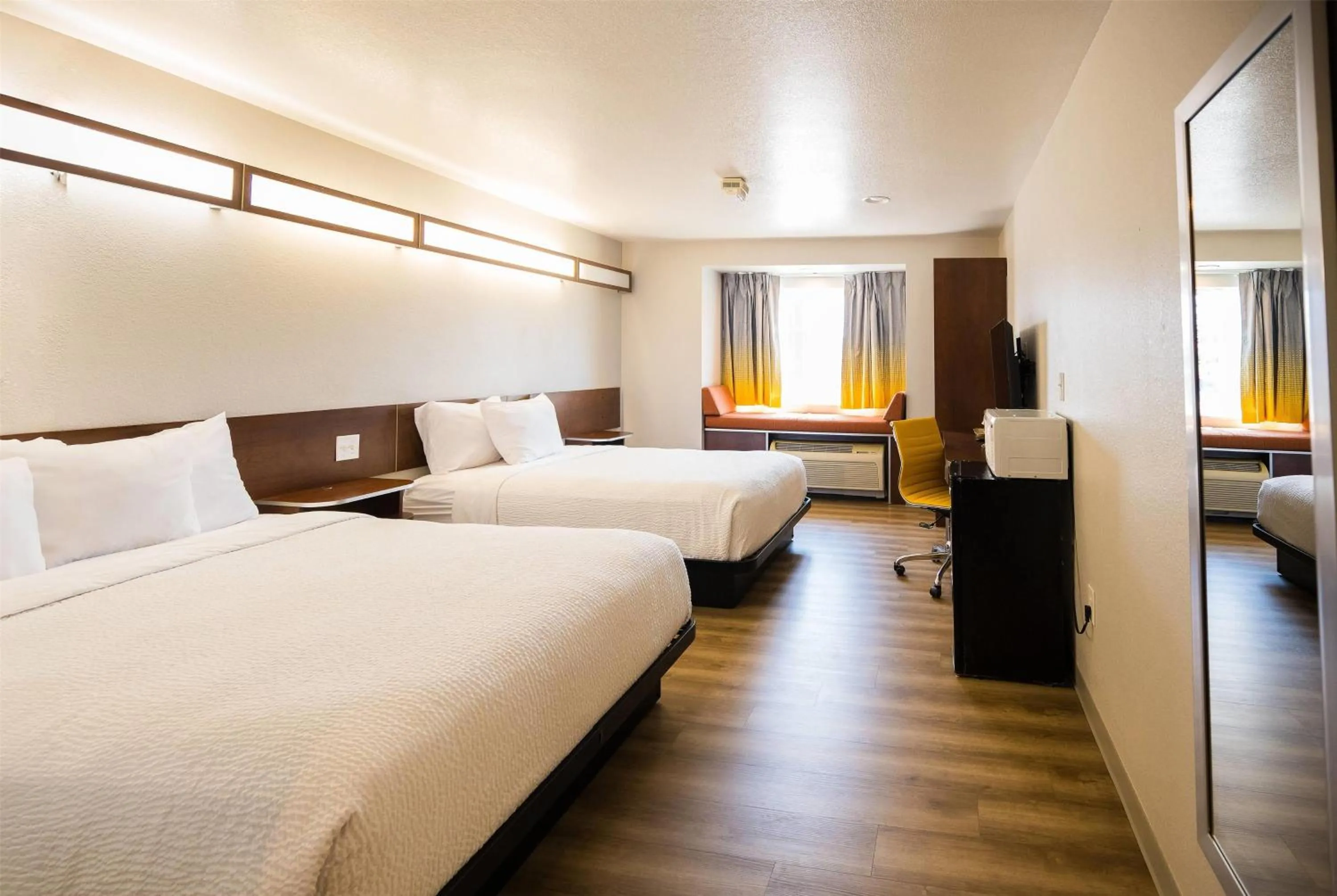 Photo of the whole room, Bed in Microtel Inn & Suites Cheyenne