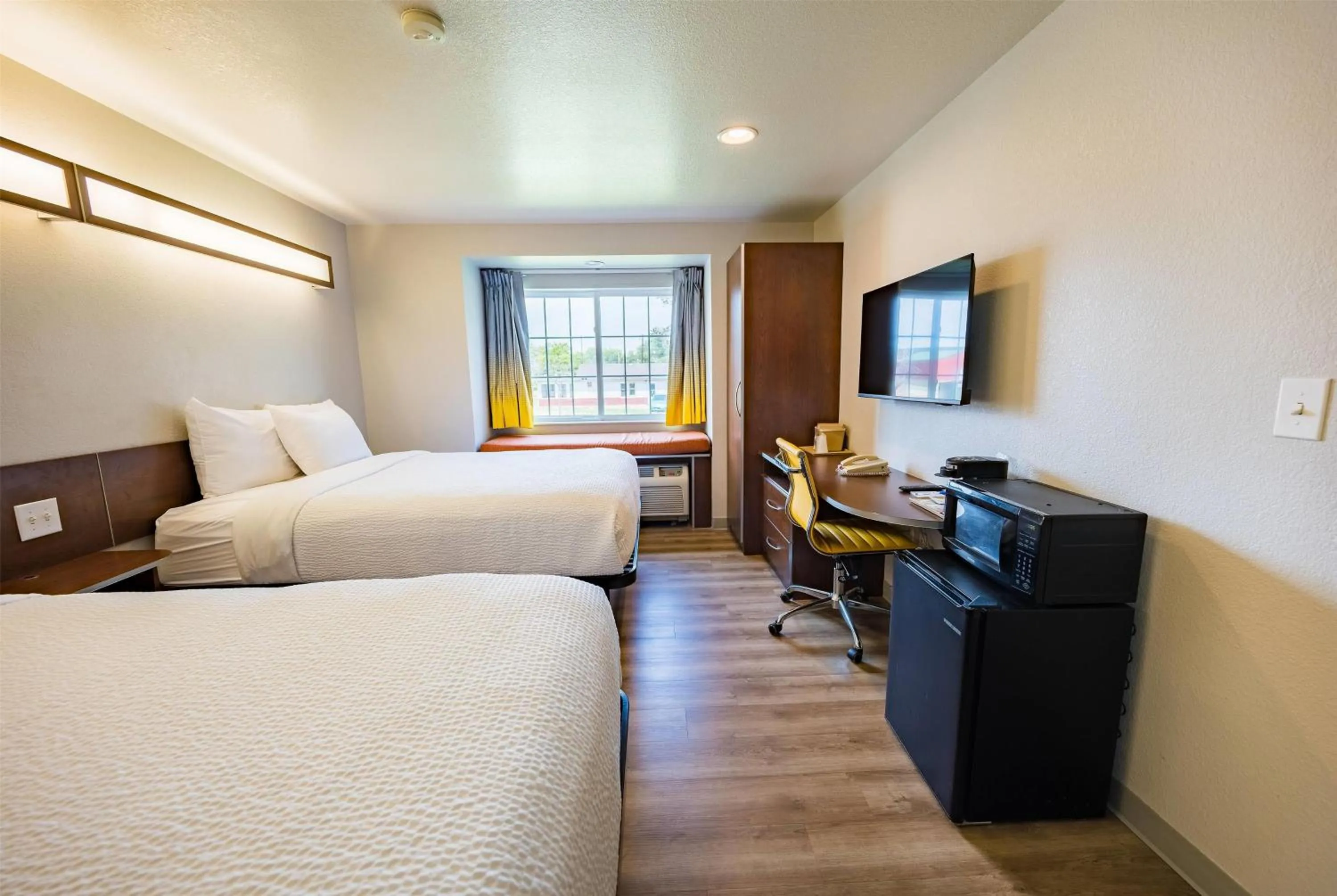 Photo of the whole room, Bed in Microtel Inn & Suites Cheyenne