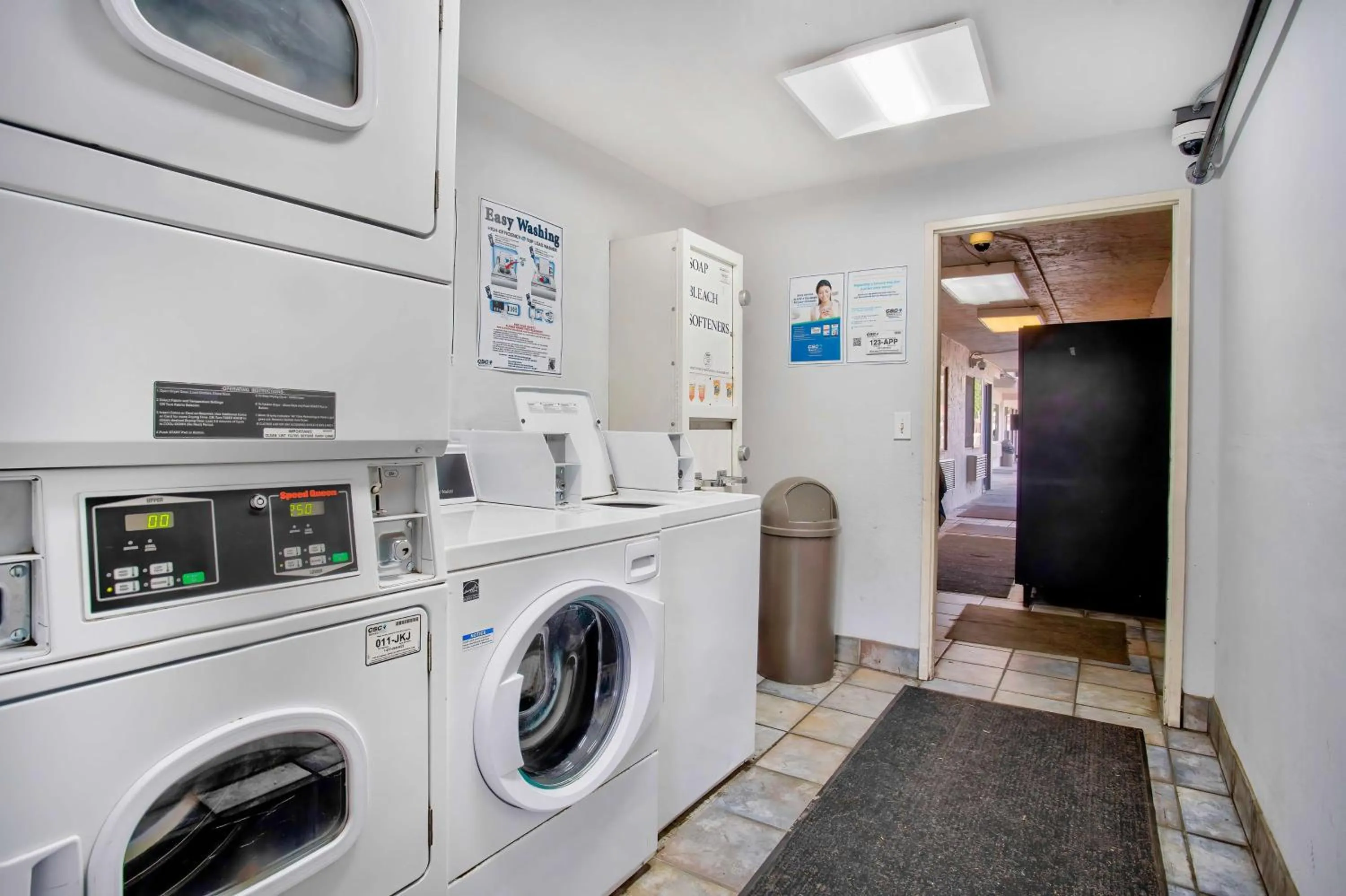 Property building in Motel 6-Salem, OR