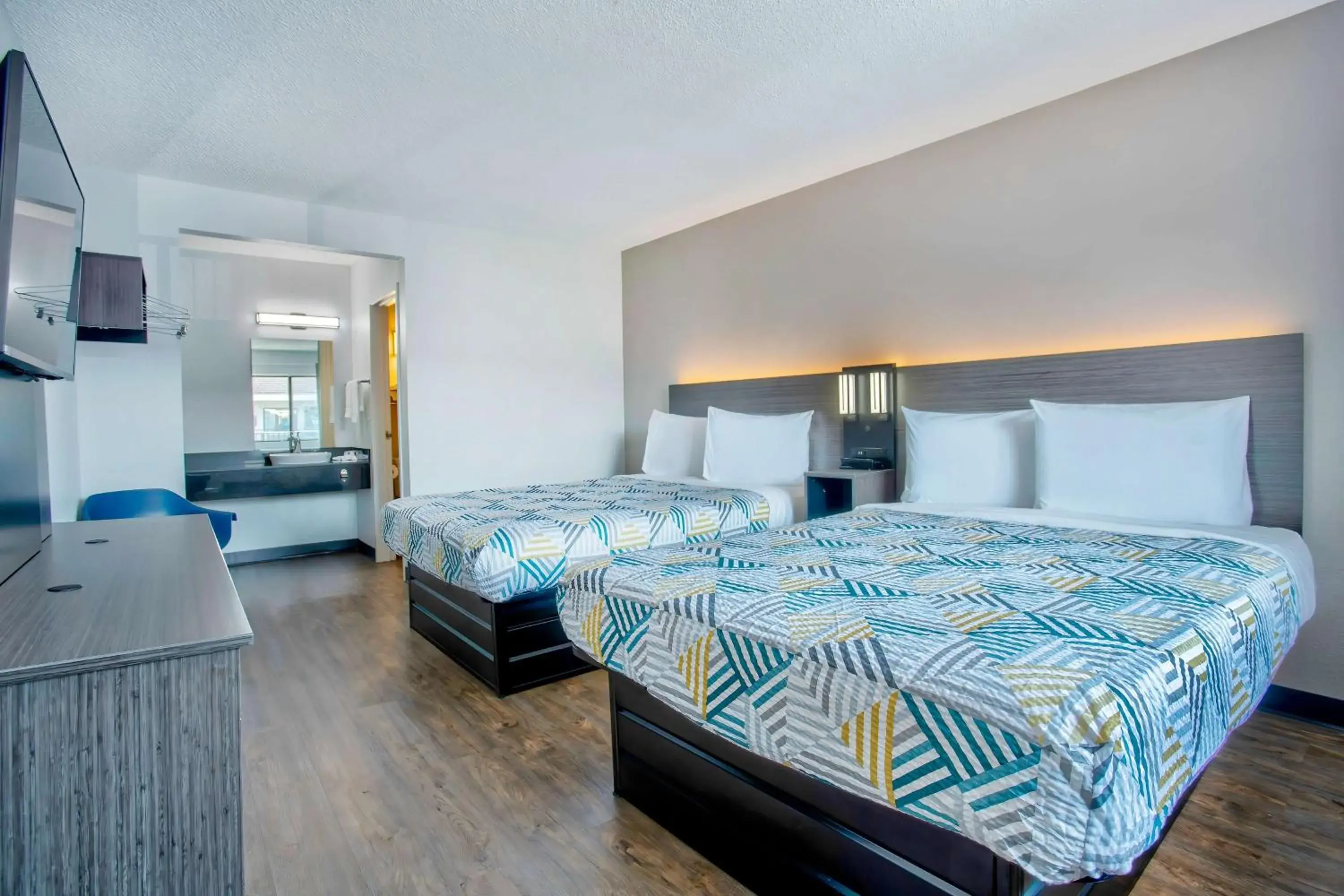 Queen Room with Two Queen Beds - single occupancy - Non-Smoking in Motel 6-Salem, OR Queen Room with Two Queen Beds - single occupancy - Non-Smoking in Motel 6-Salem, OR