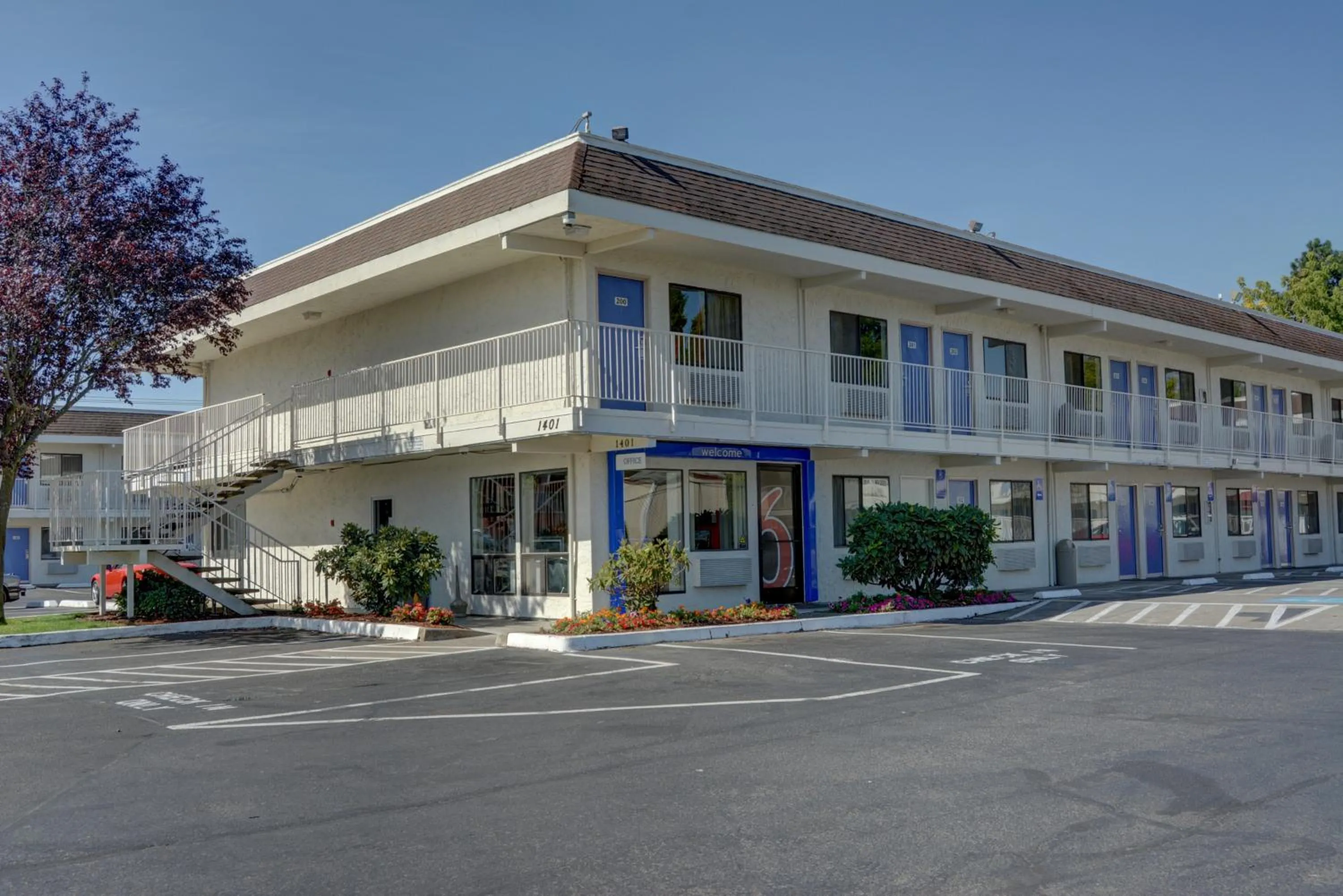 Facade/entrance in Motel 6-Salem, OR