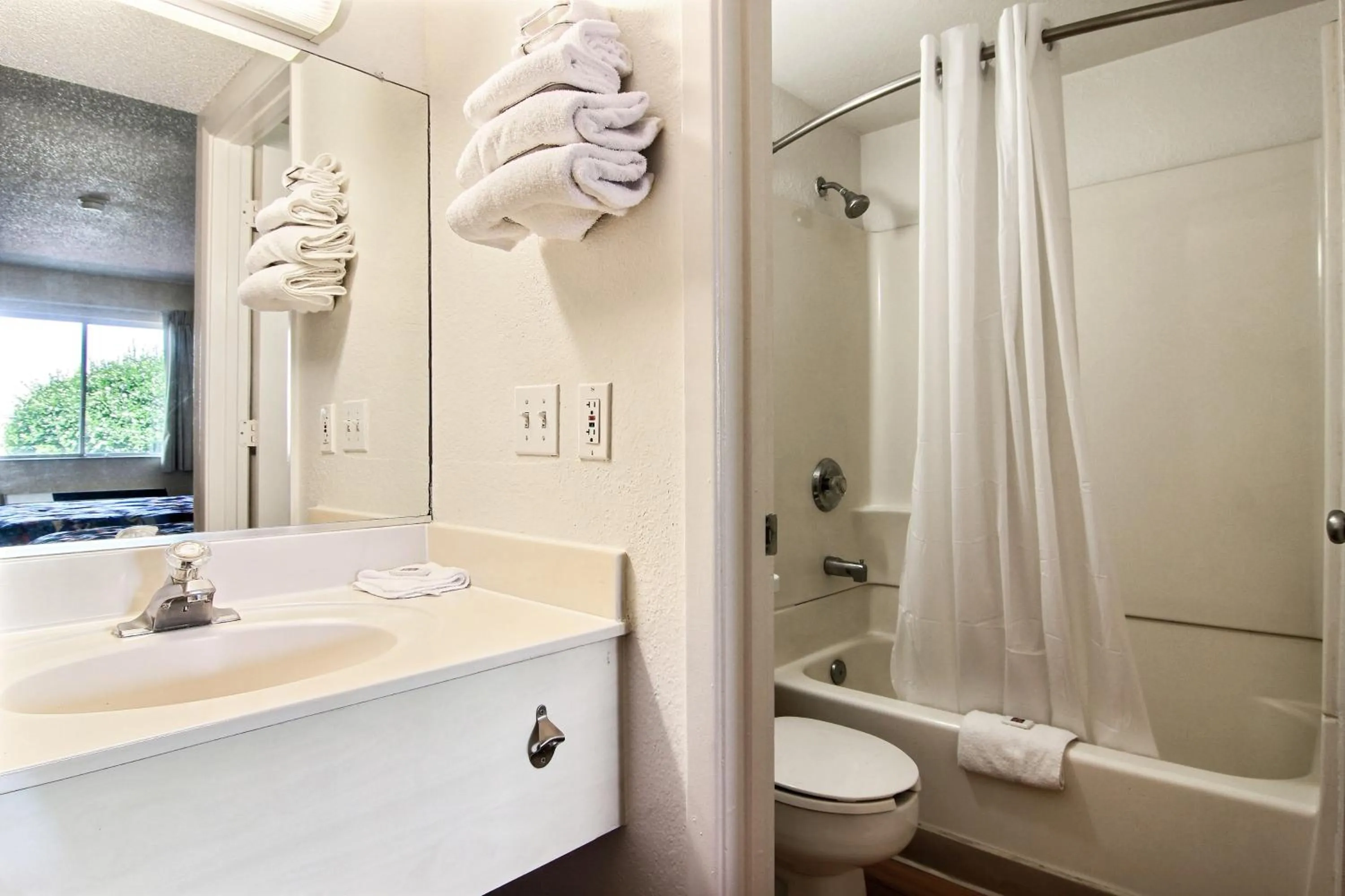 Bathroom in Motel 6-Albuquerque, NM - South - Airport