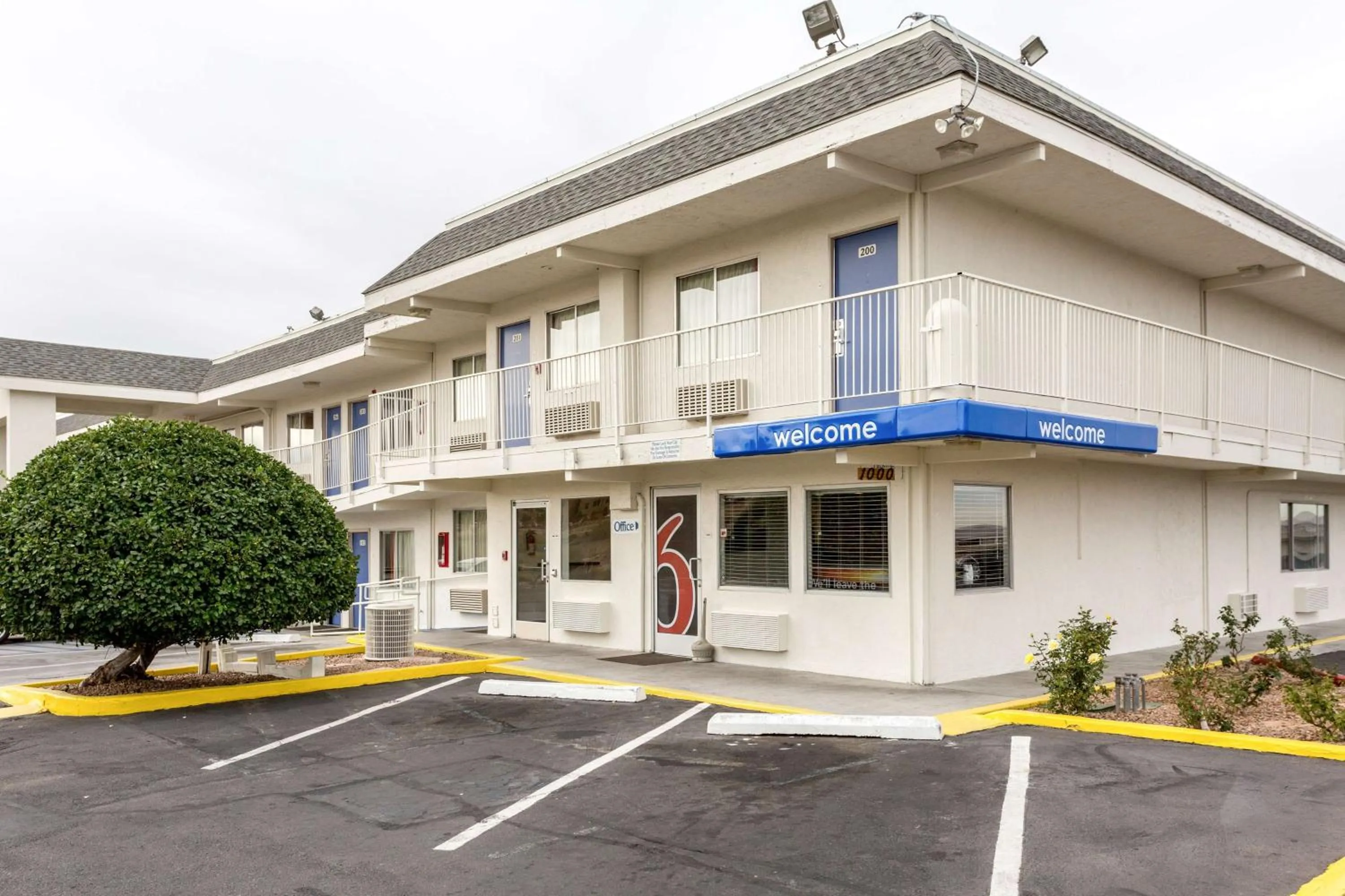 Property building in Motel 6-Albuquerque, NM - South - Airport