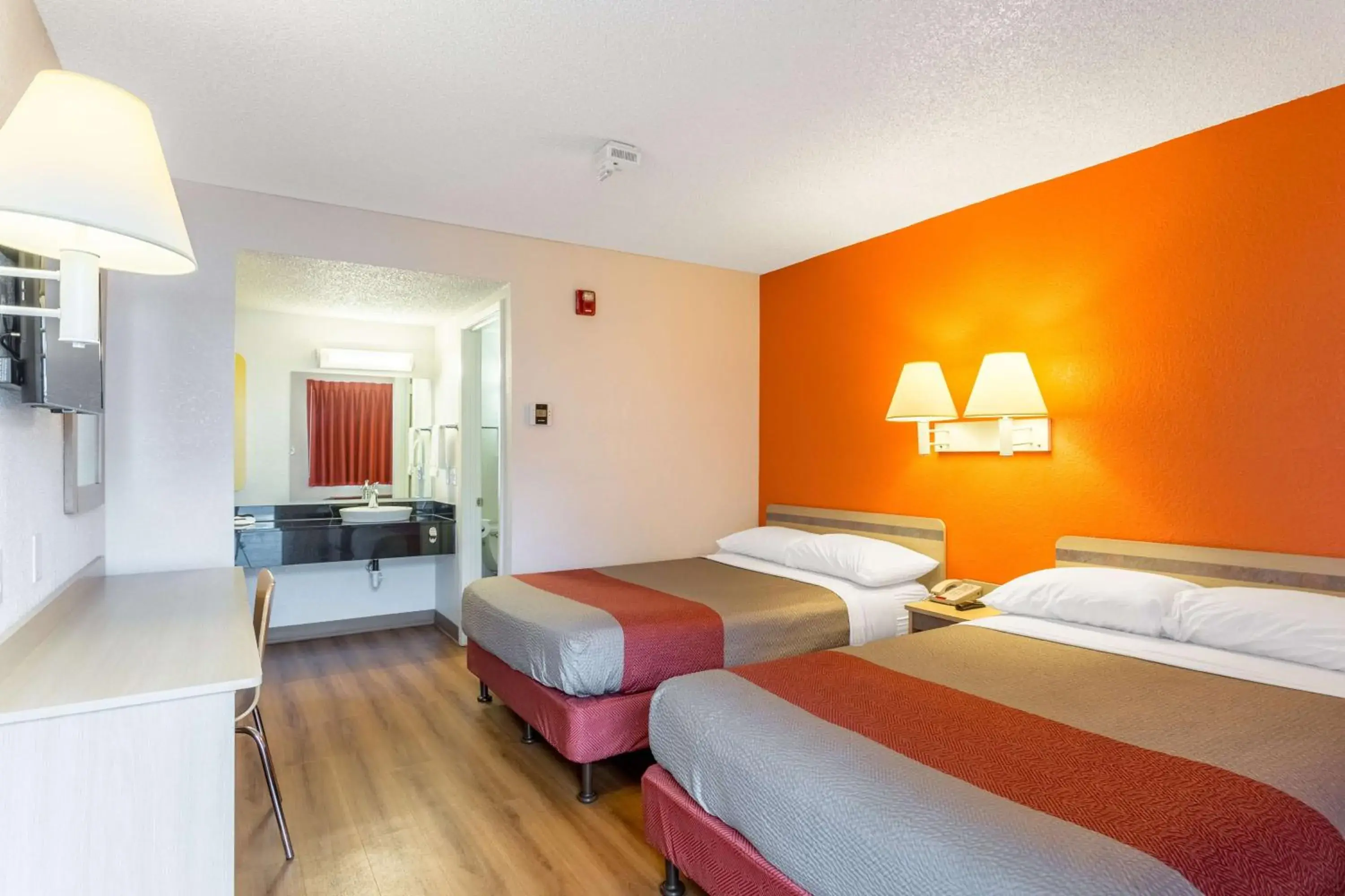 Deluxe Quadruple Room - single occupancy in Motel 6-Albuquerque, NM - South - Airport Deluxe Quadruple Room - single occupancy in Motel 6-Albuquerque, NM - South - Airport
