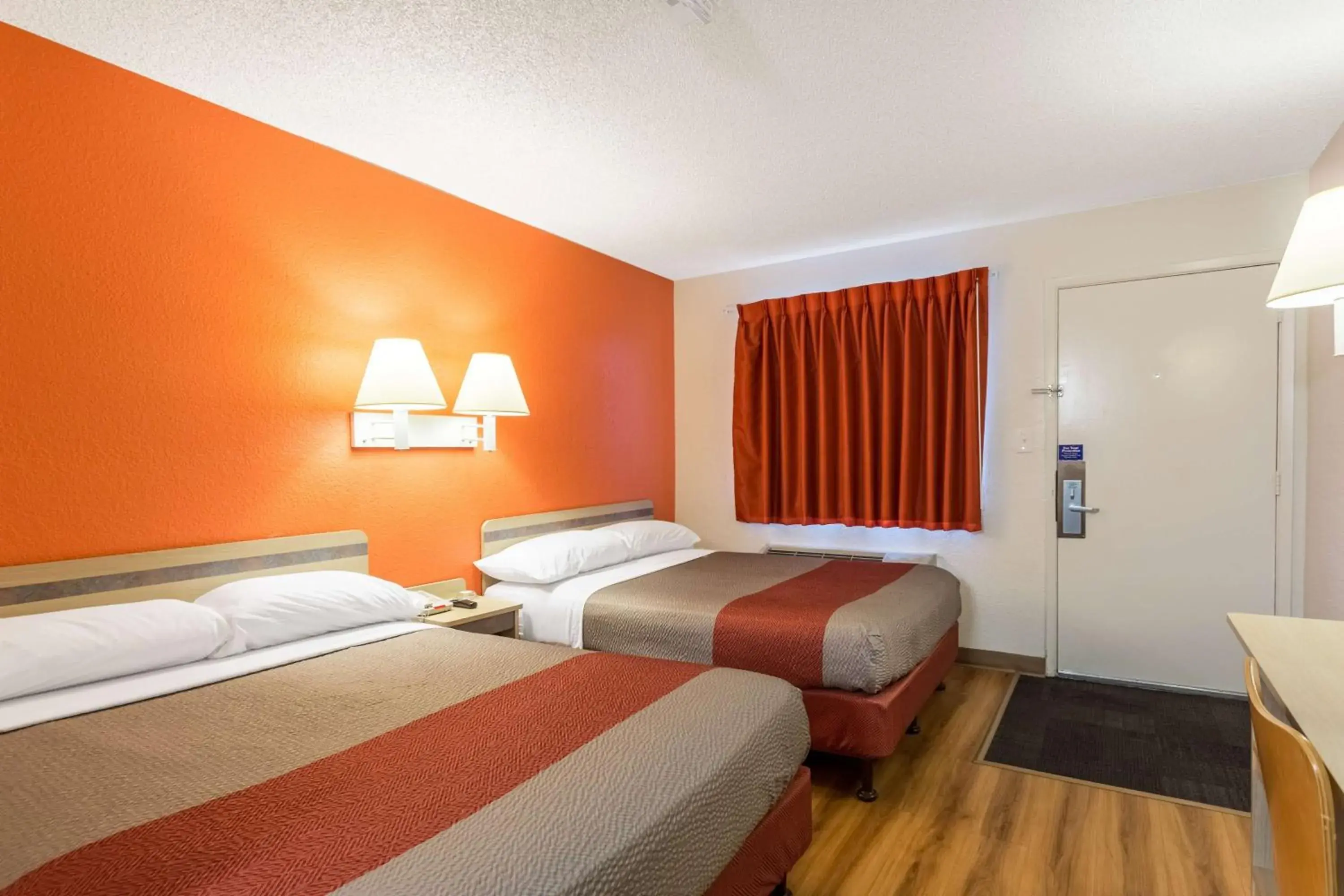 Deluxe Quadruple Room - single occupancy in Motel 6-Albuquerque, NM - South - Airport Deluxe Quadruple Room - single occupancy in Motel 6-Albuquerque, NM - South - Airport