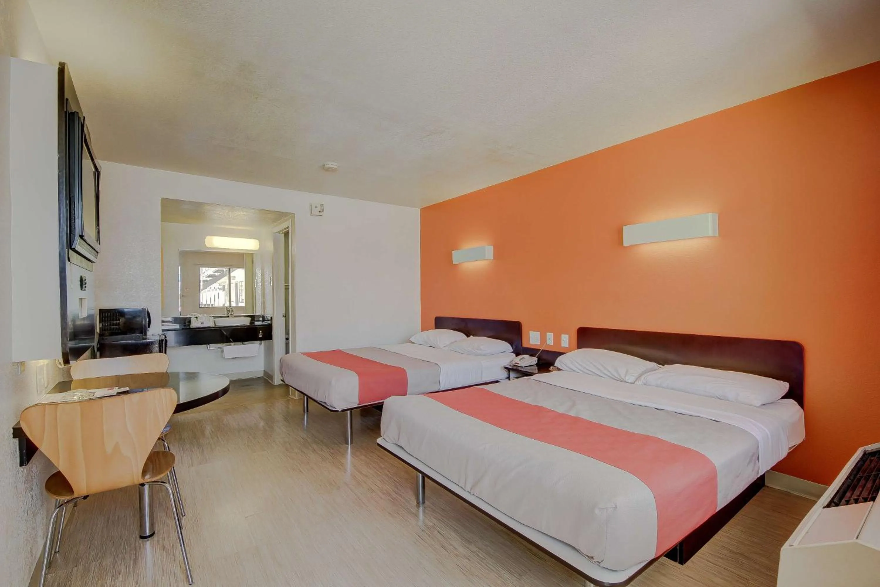 TV and multimedia, Bed in Motel 6-San Antonio, TX - Fort Sam Houston