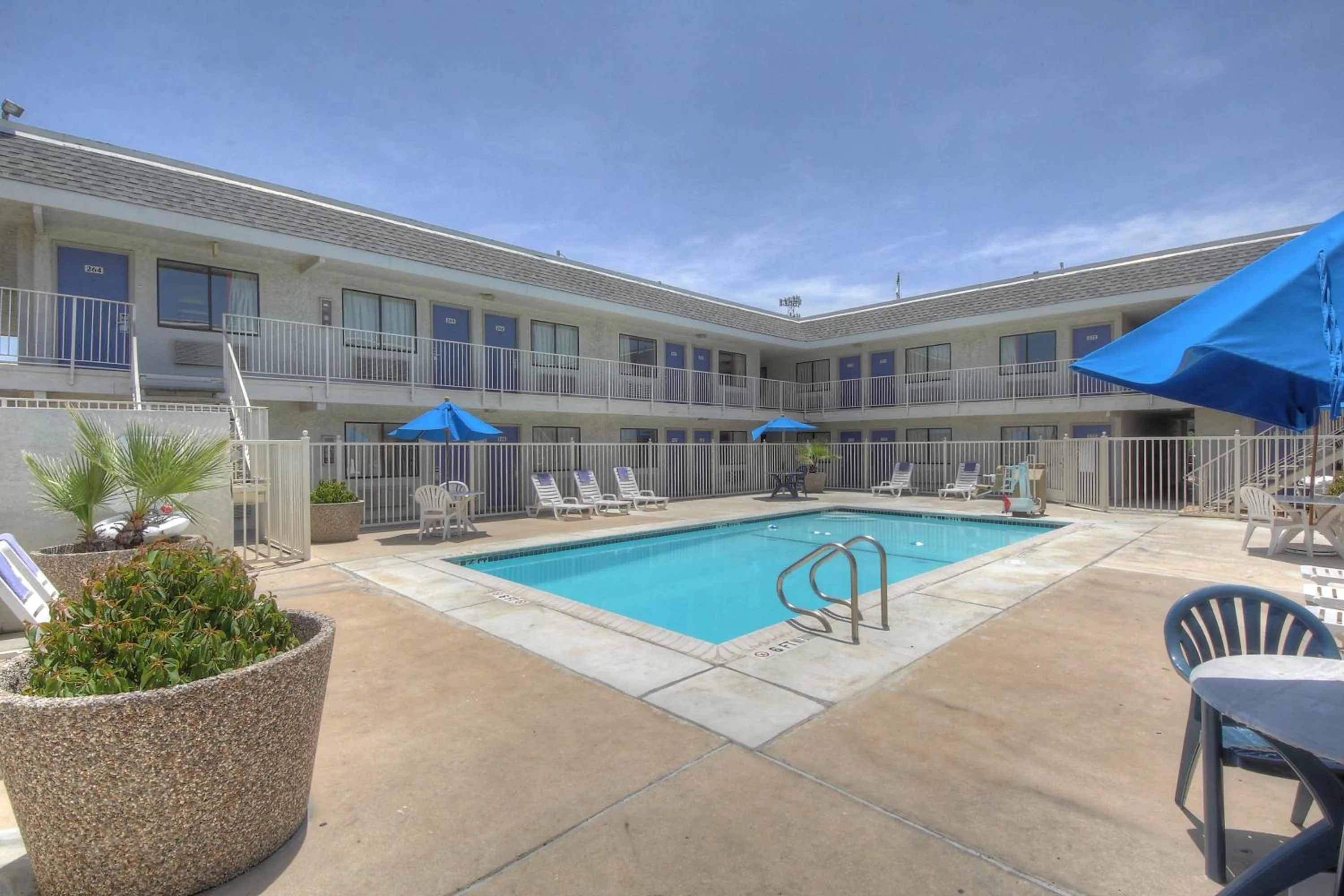 Swimming pool in Motel 6-San Antonio, TX - Fort Sam Houston