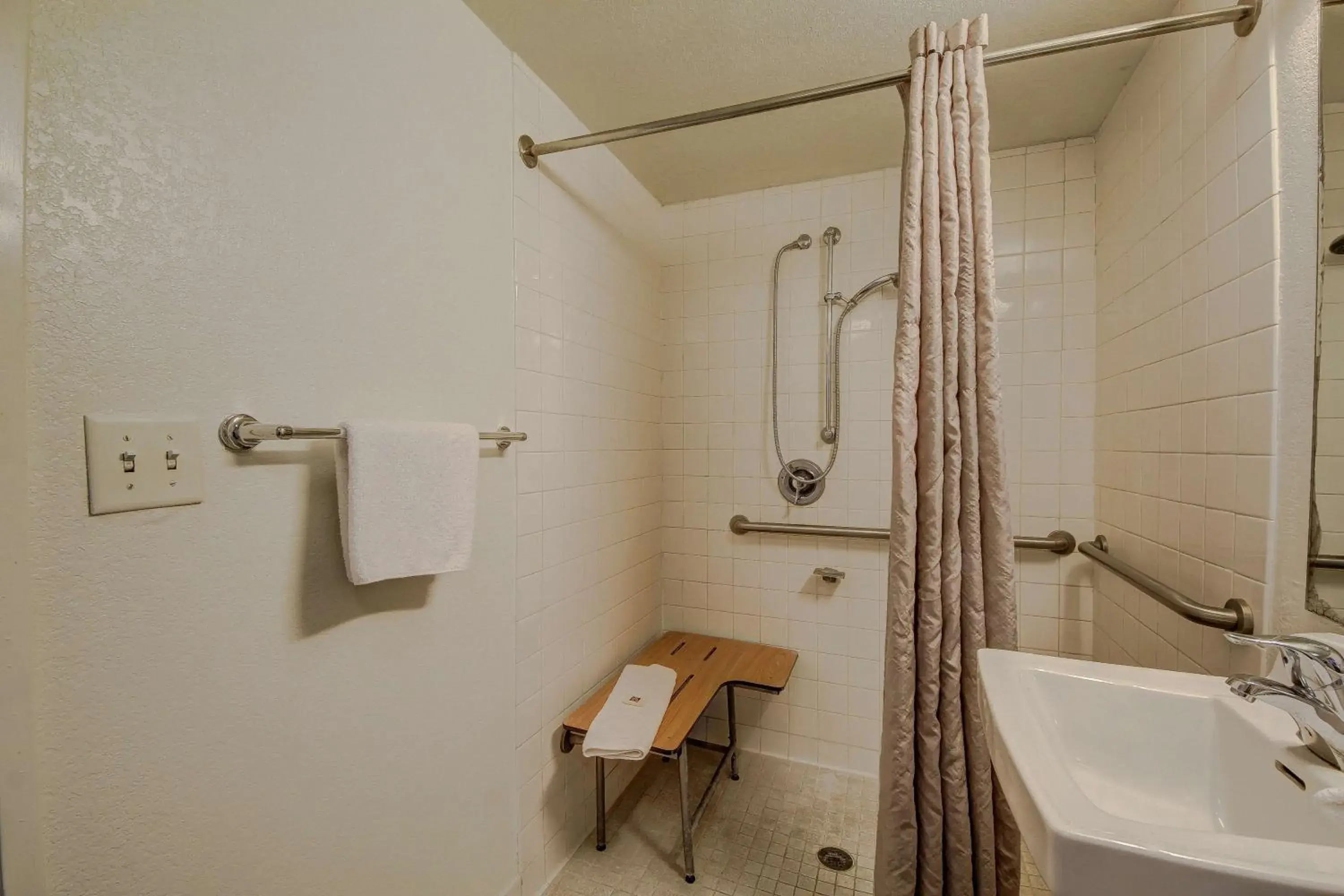 Quadruple Room - Disability Access in Motel 6-San Antonio, TX - Fort Sam Houston Quadruple Room - Disability Access in Motel 6-San Antonio, TX - Fort Sam Houston