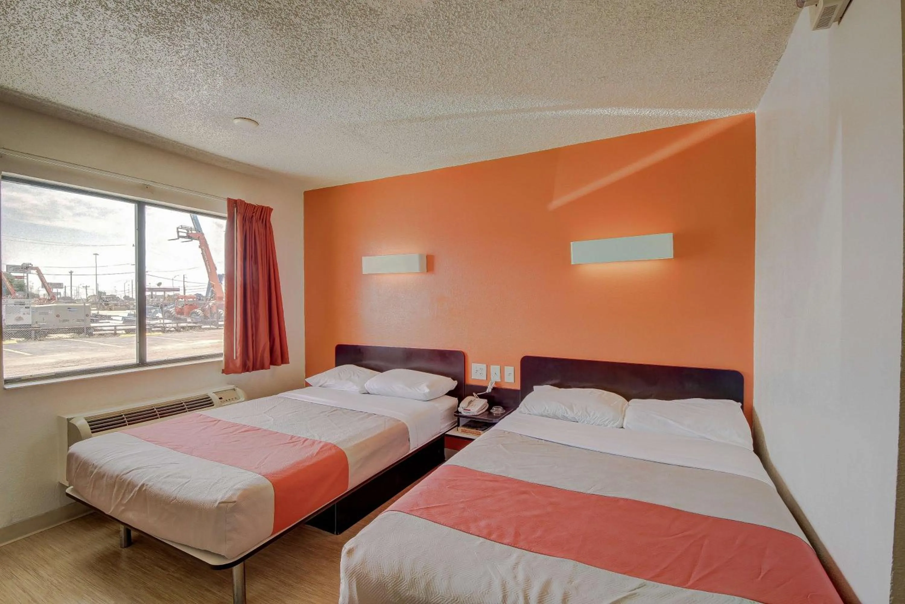 Bedroom, Bed in Motel 6-San Antonio, TX - Fort Sam Houston