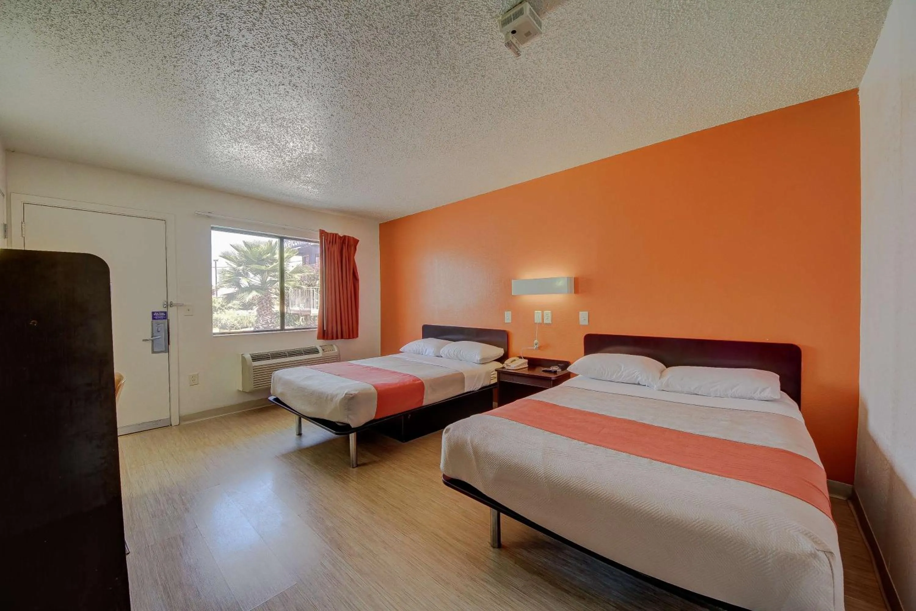 Bedroom, Bed in Motel 6-San Antonio, TX - Fort Sam Houston