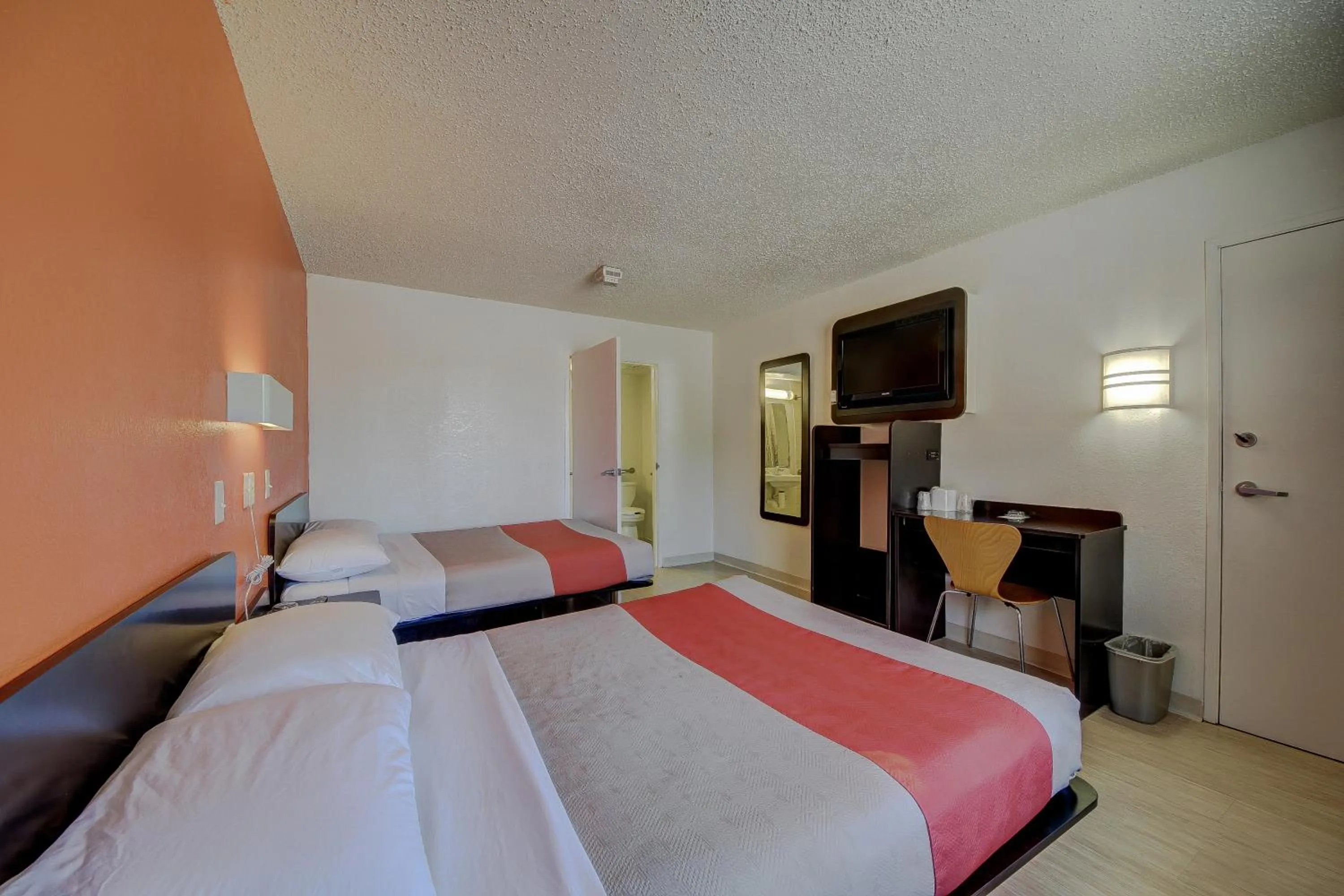 Bedroom, Bed in Motel 6-San Antonio, TX - Fort Sam Houston