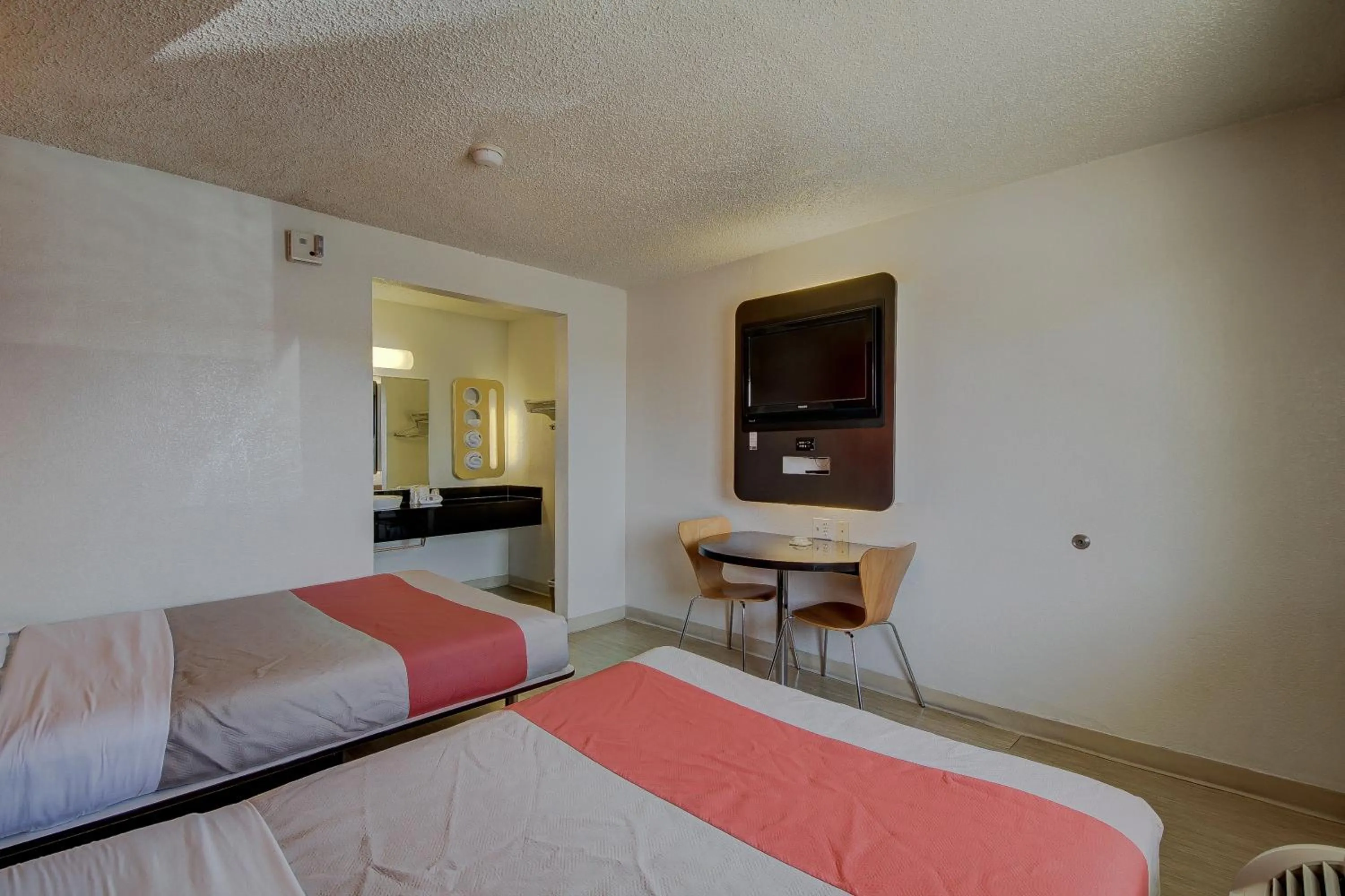 Bedroom, Bed in Motel 6-San Antonio, TX - Fort Sam Houston