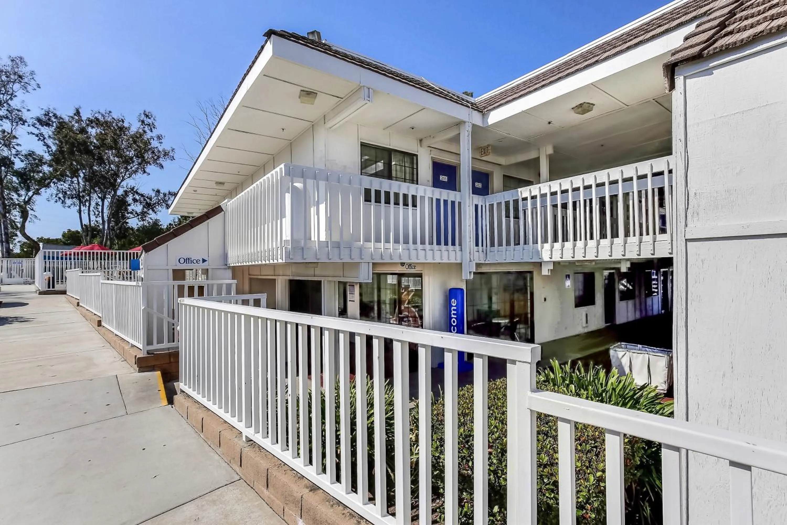 Facade/entrance in Motel 6-Livermore, CA