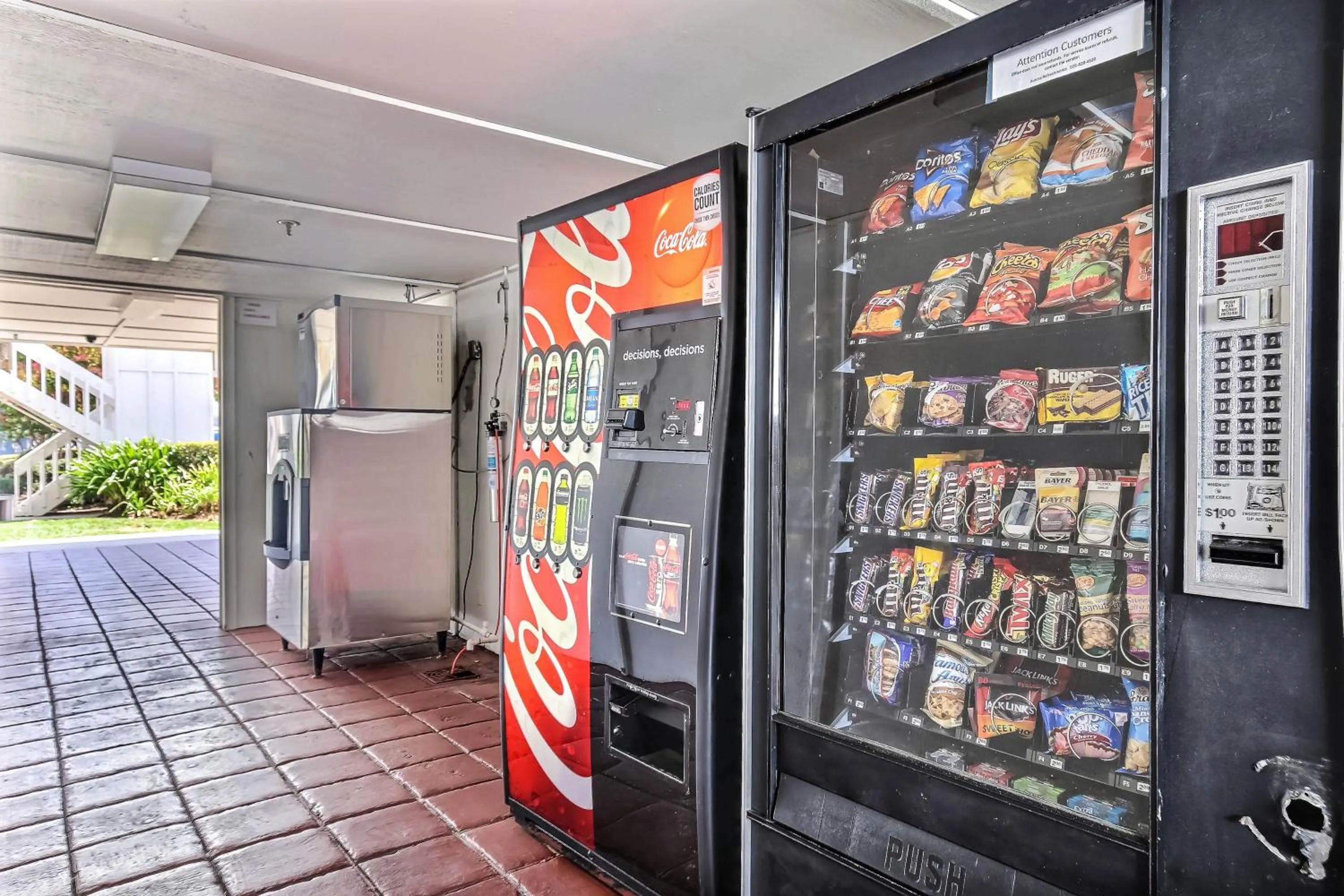 Decorative detail in Motel 6-Livermore, CA