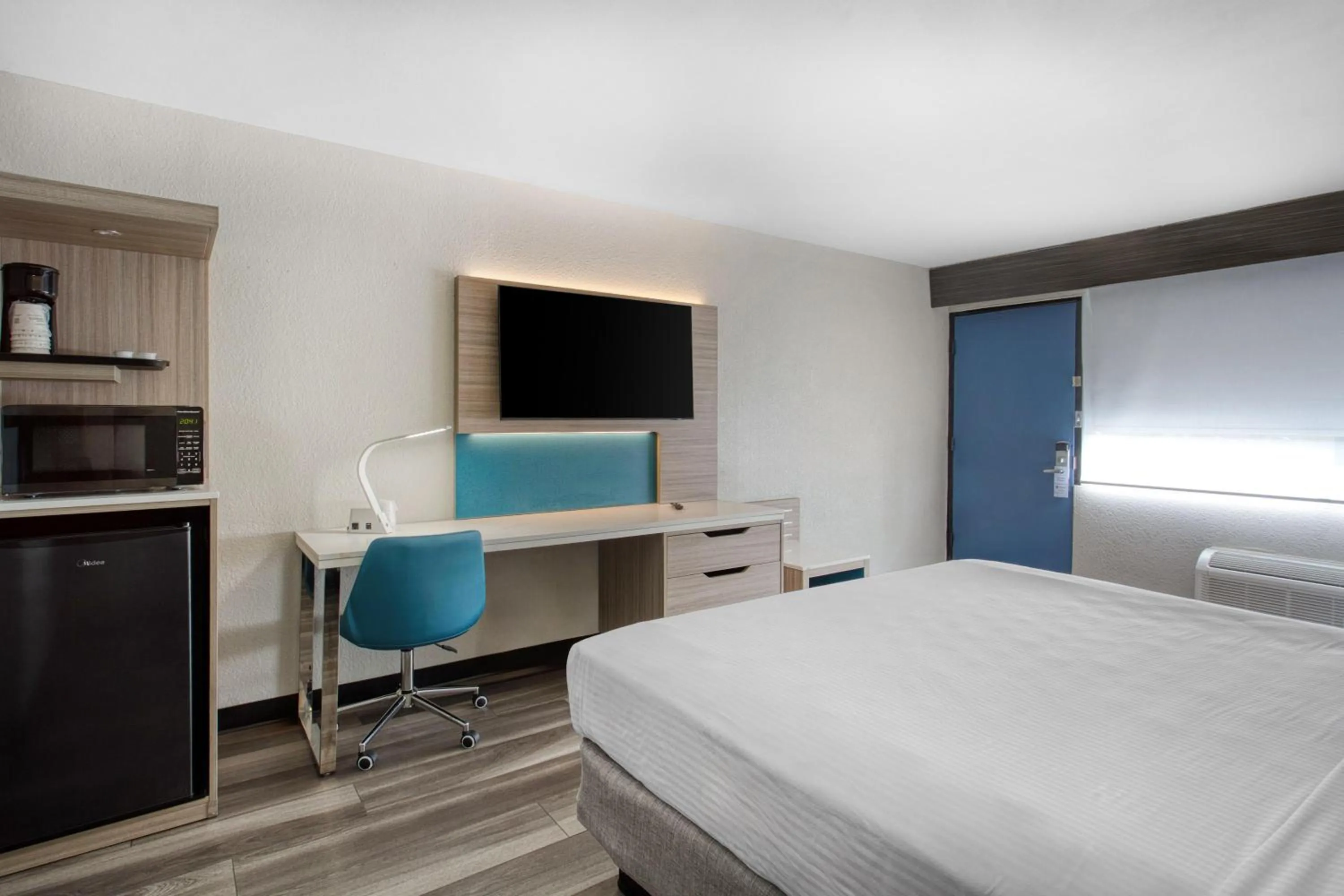 Bedroom, Bed in Best Western Executive Inn