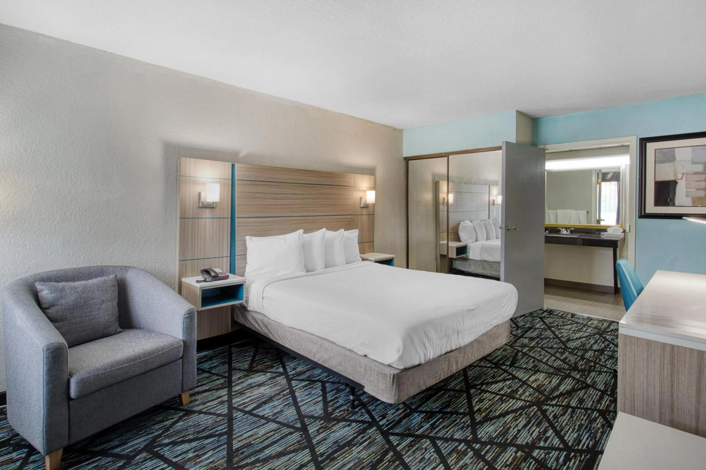 Bedroom, Bed in Best Western Executive Inn