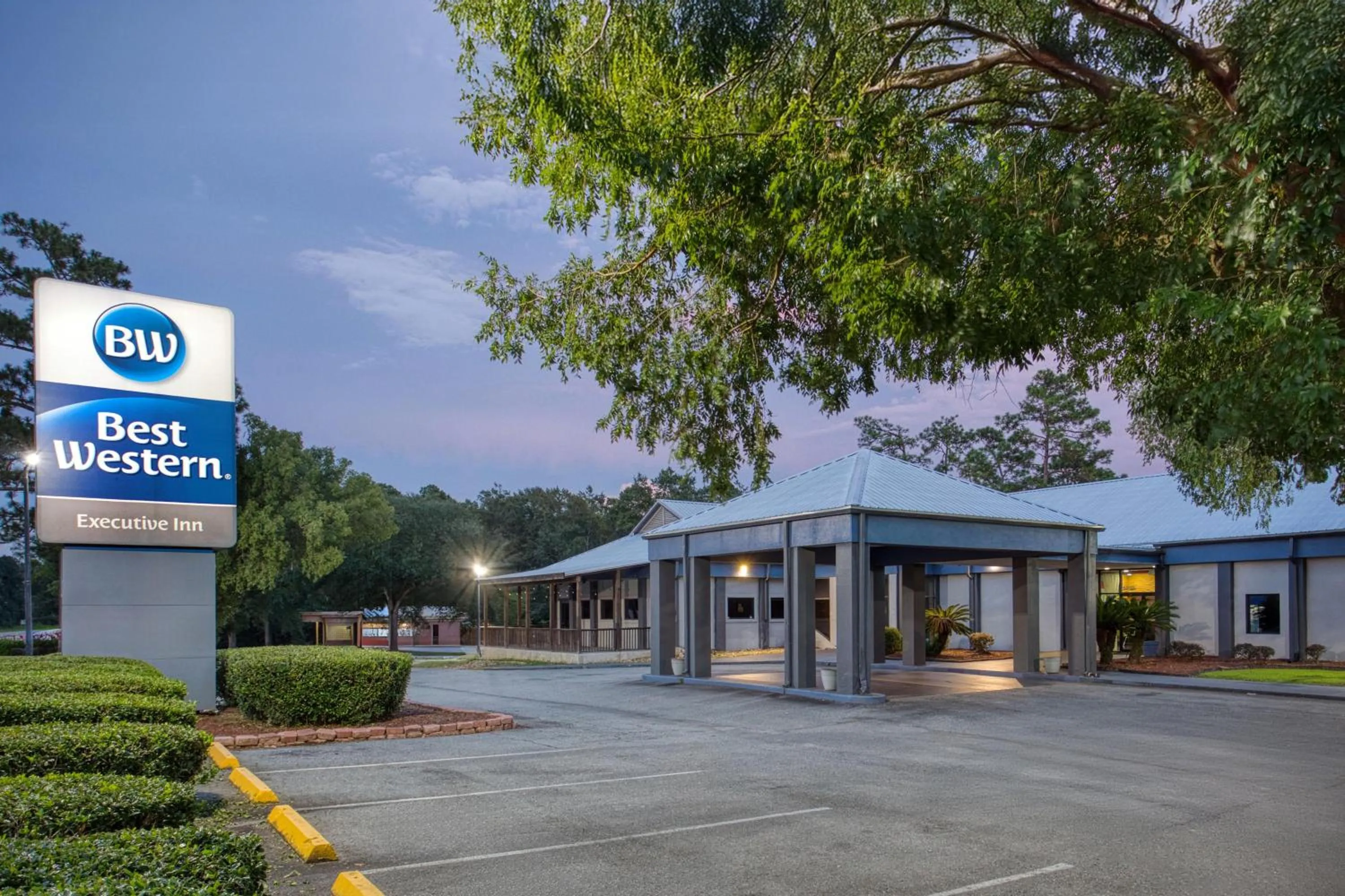 Property building in Best Western Executive Inn