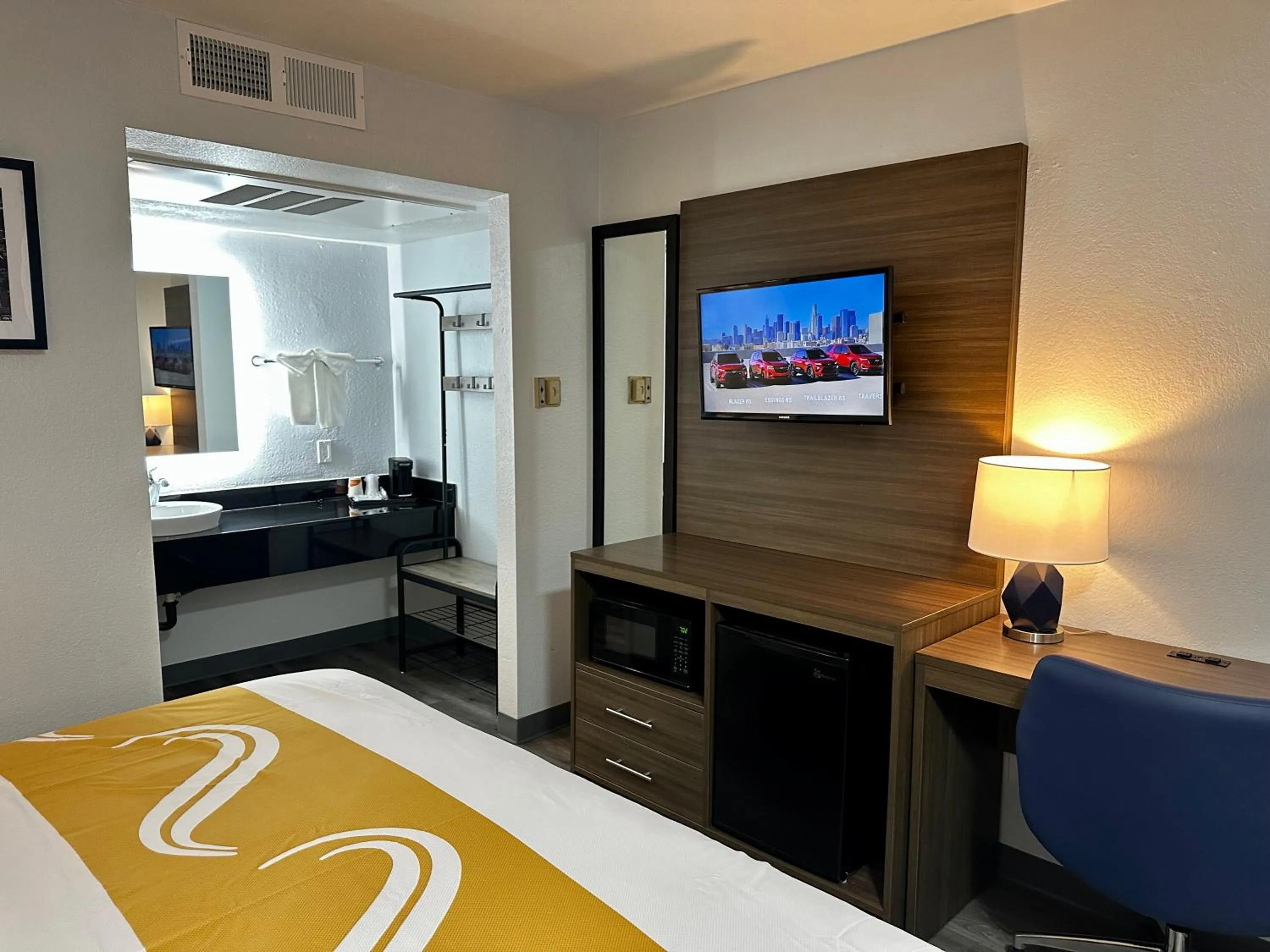 Bed in Quality Inn Santa Fe New Mexico