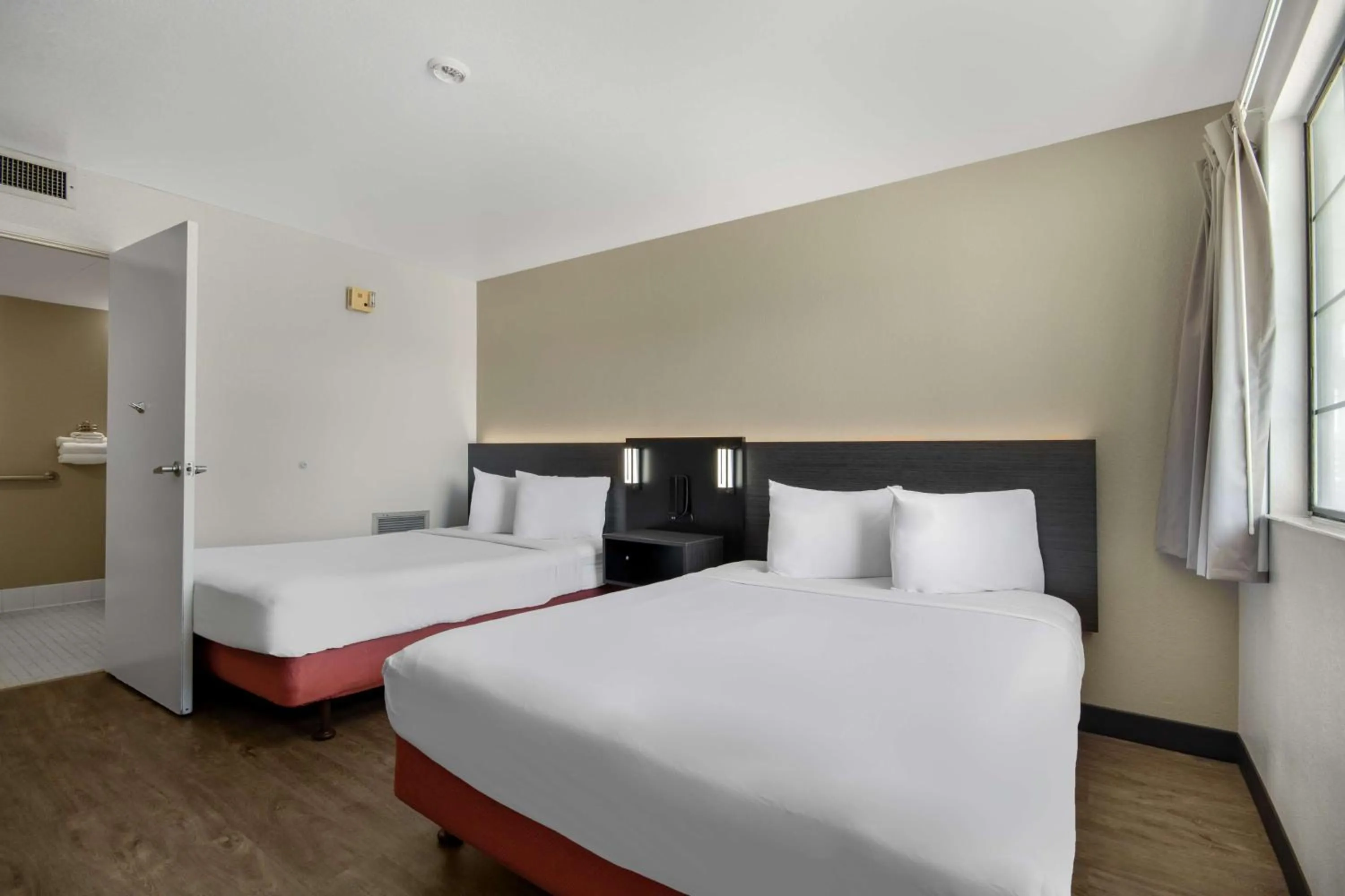 Bedroom, Bed in Motel 6-Lompoc, CA