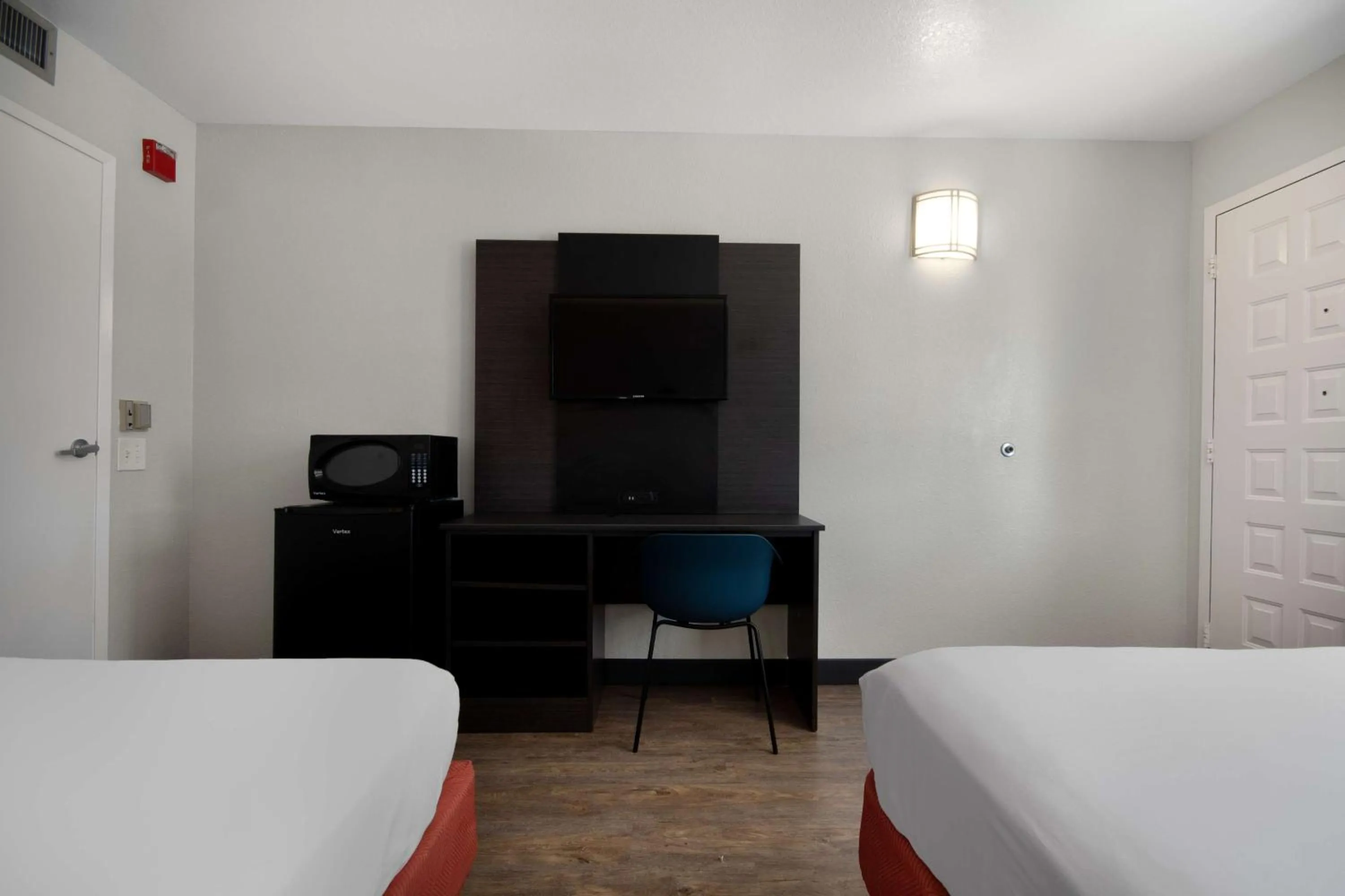 Bedroom, Bed in Motel 6-Lompoc, CA