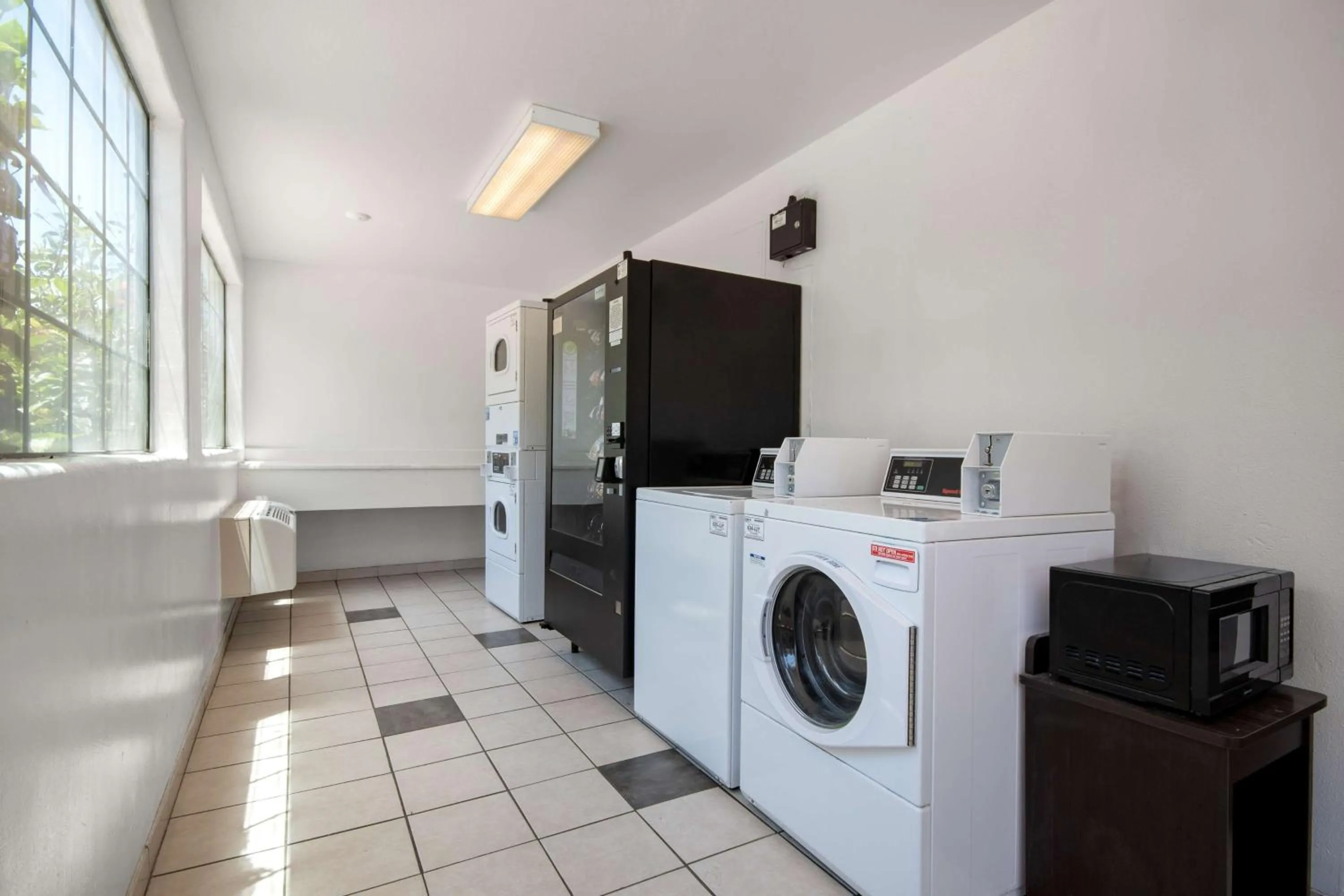 Property building in Motel 6-Lompoc, CA