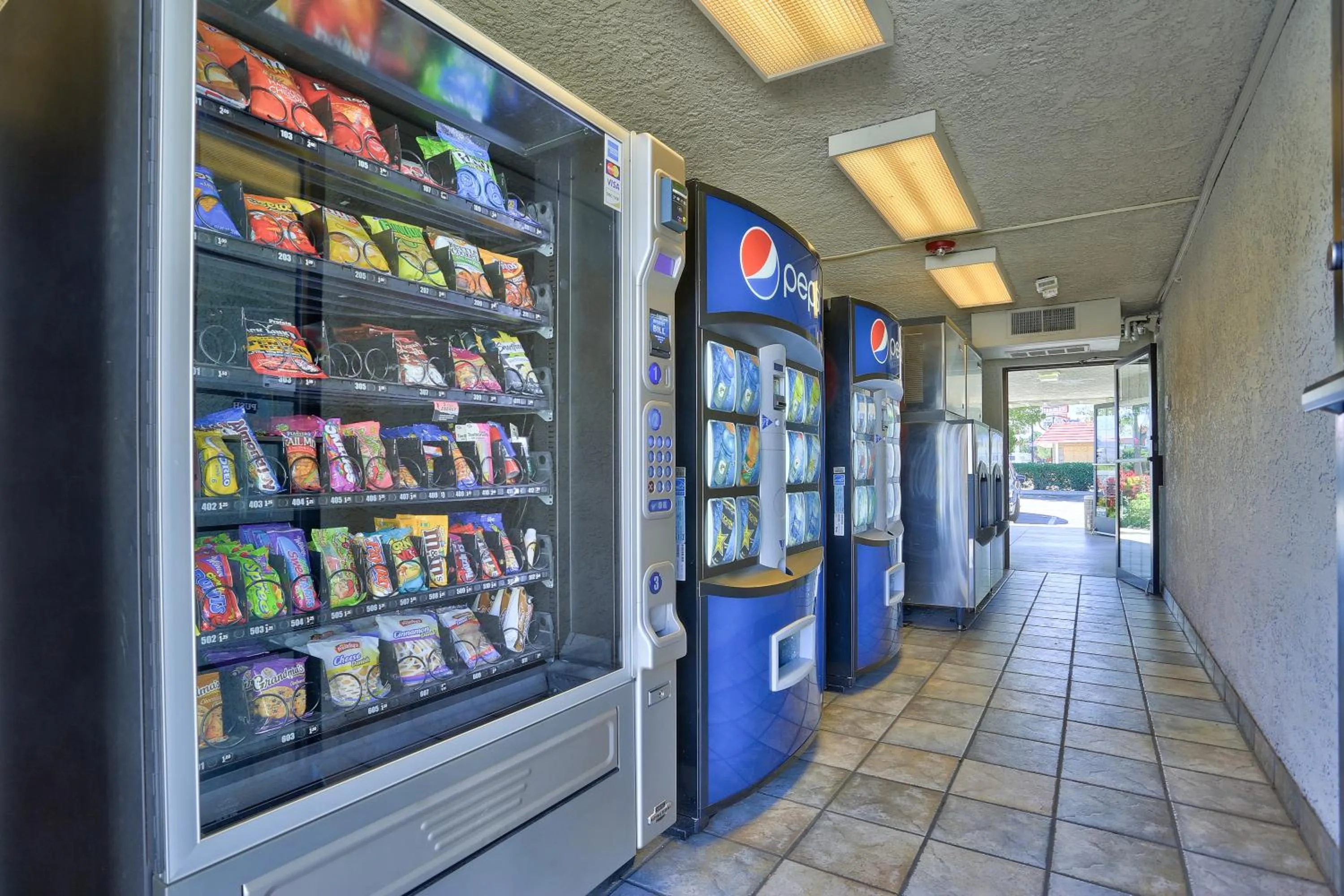 Food and drinks in Motel 6-Kingman, AZ - Route 66 East