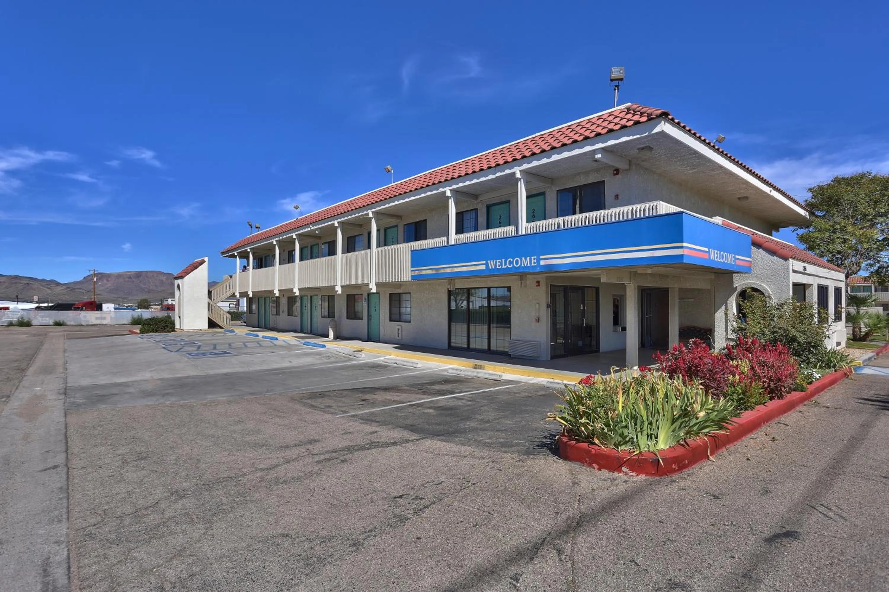 Facade/entrance in Motel 6-Kingman, AZ - Route 66 East