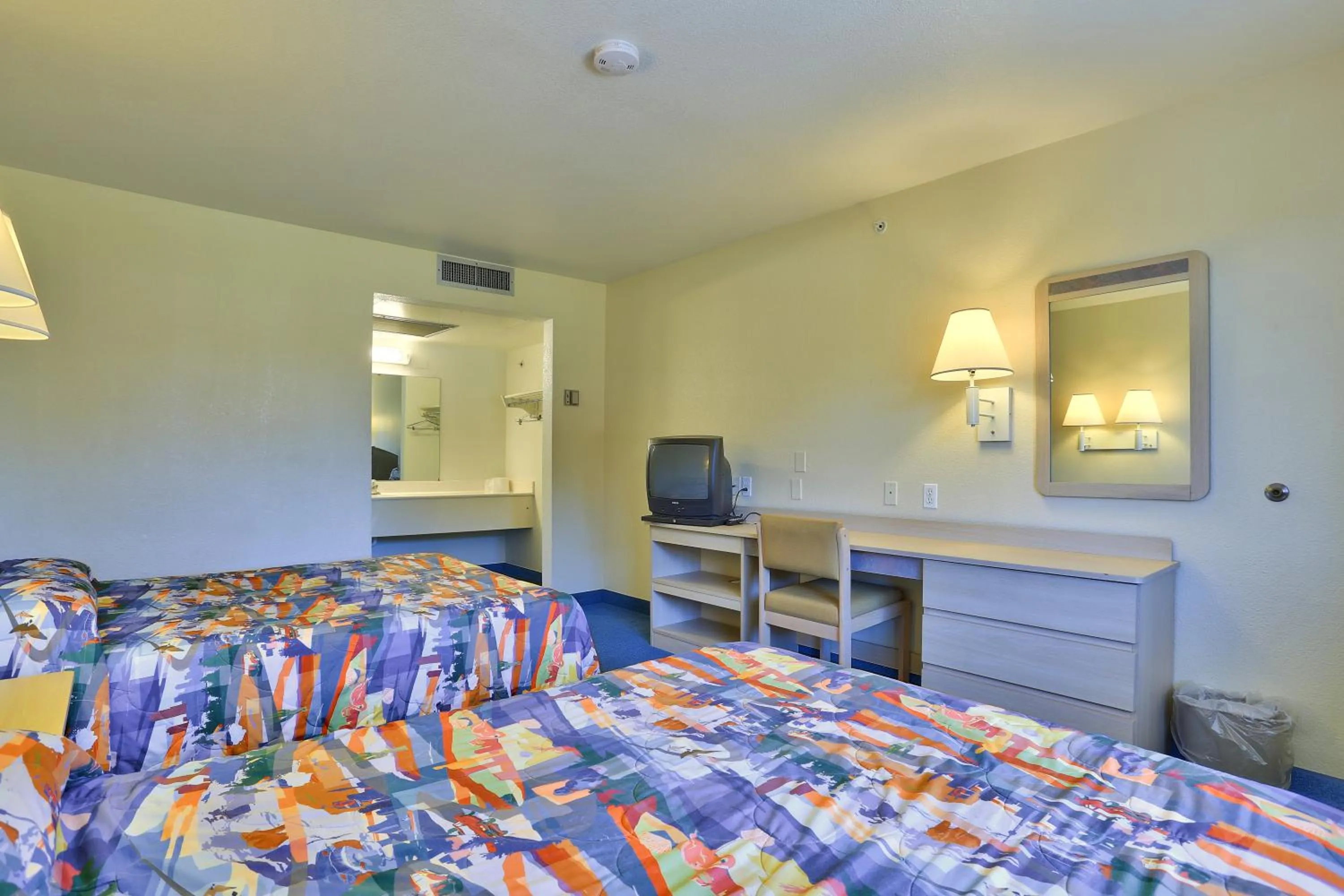 Bedroom, Bed in Motel 6-Kingman, AZ - Route 66 East