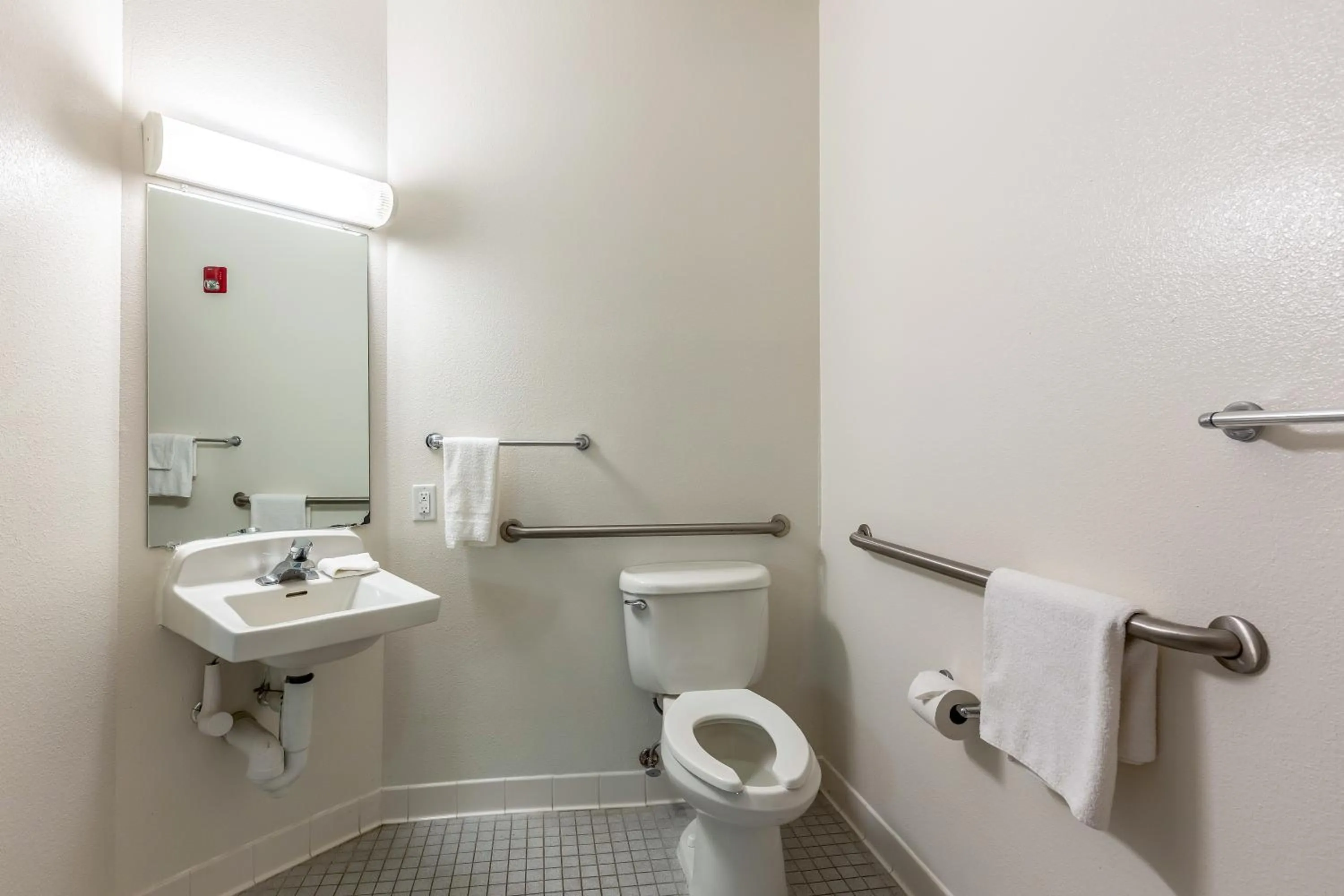 Shower in Motel 6-Caseyville, IL - Caseyville Il