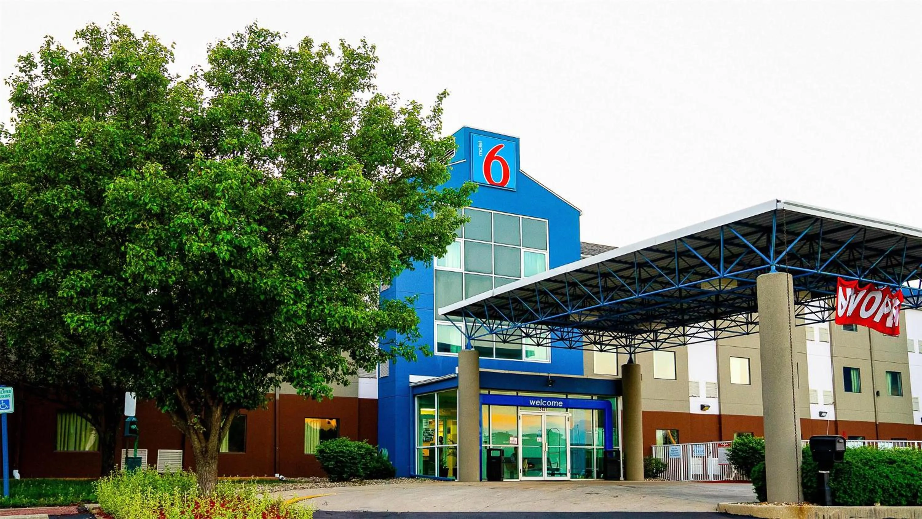 Property building in Motel 6-Caseyville, IL - Caseyville Il