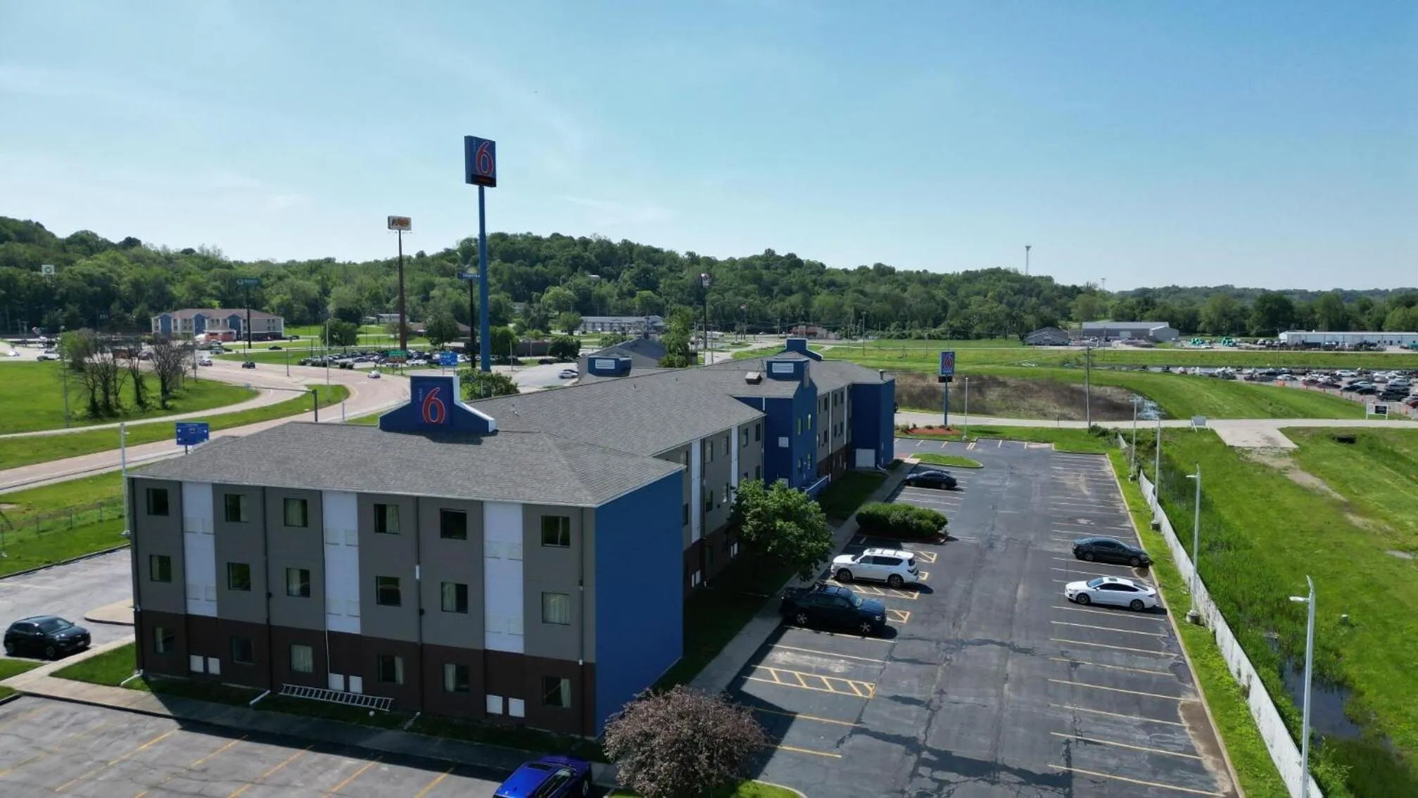 Property building in Motel 6-Caseyville, IL - Caseyville Il