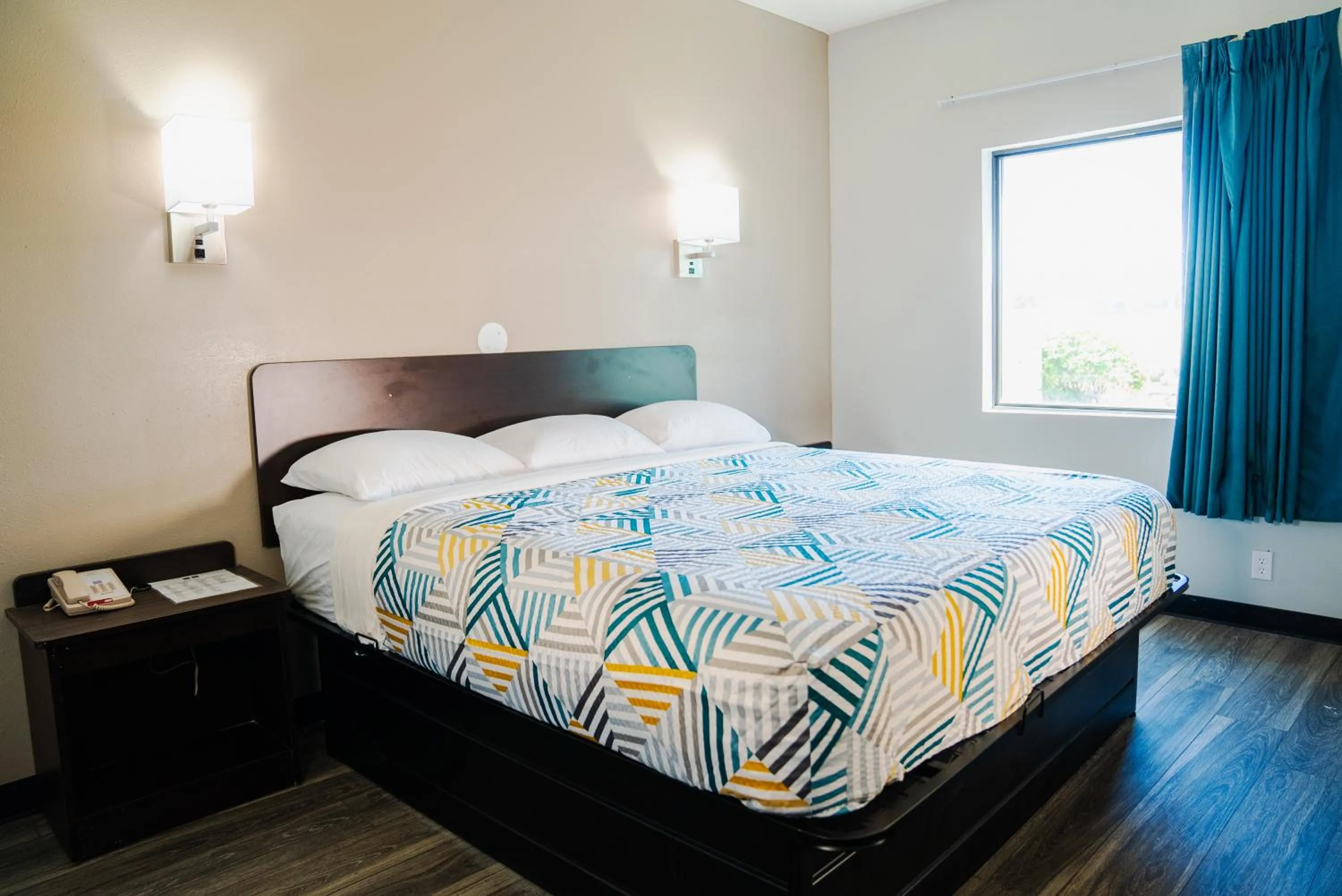 Bed in Motel 6-Caseyville, IL - Caseyville Il