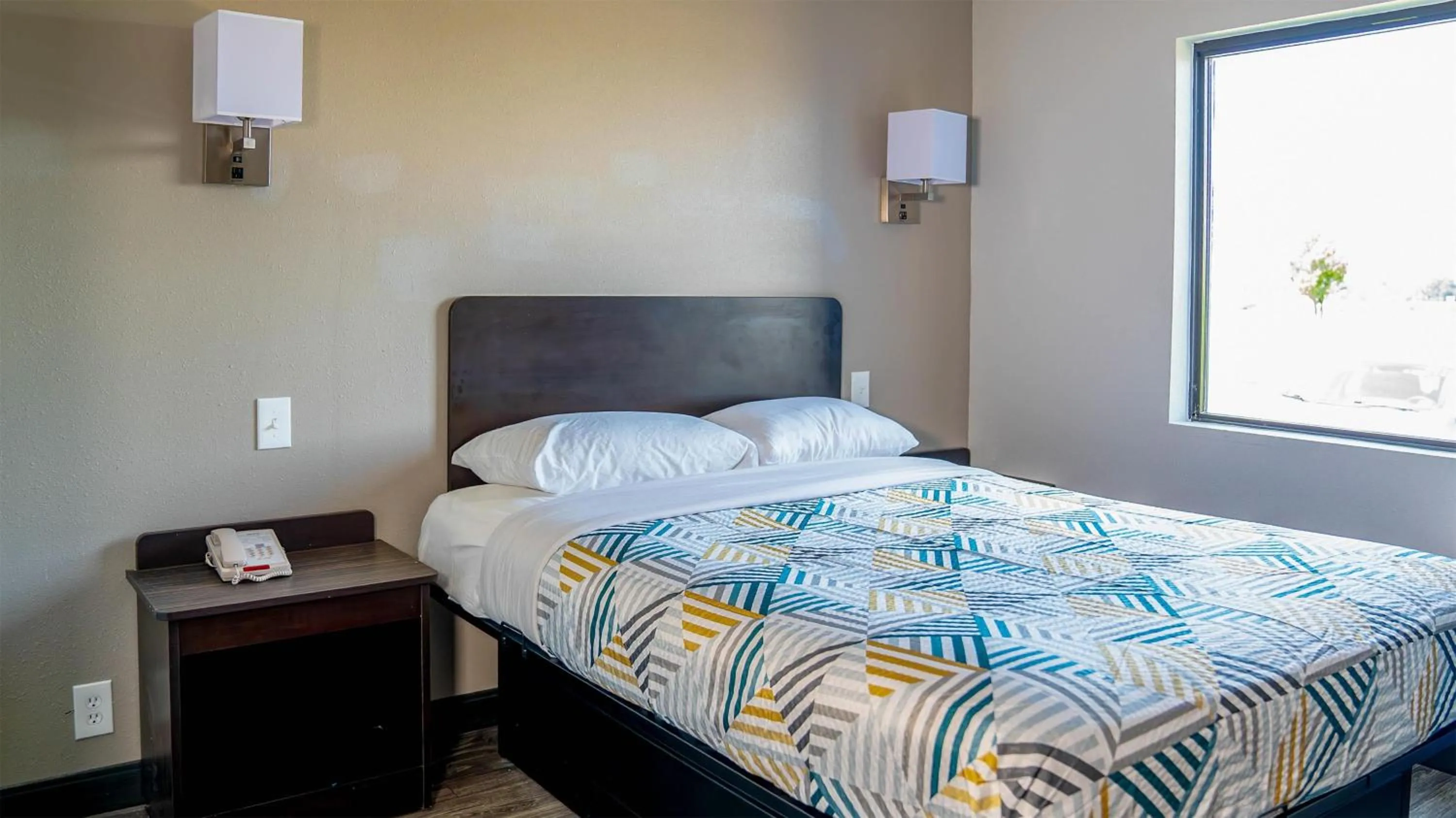 Bedroom, Bed in Motel 6-Caseyville, IL - Caseyville Il