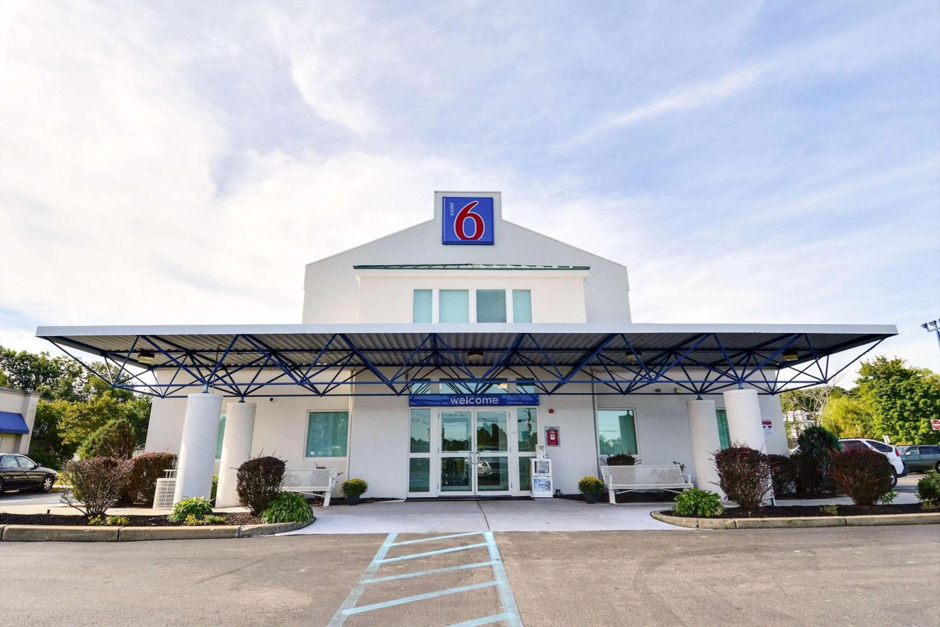 Property building in Motel 6-Tewksbury, MA - Boston