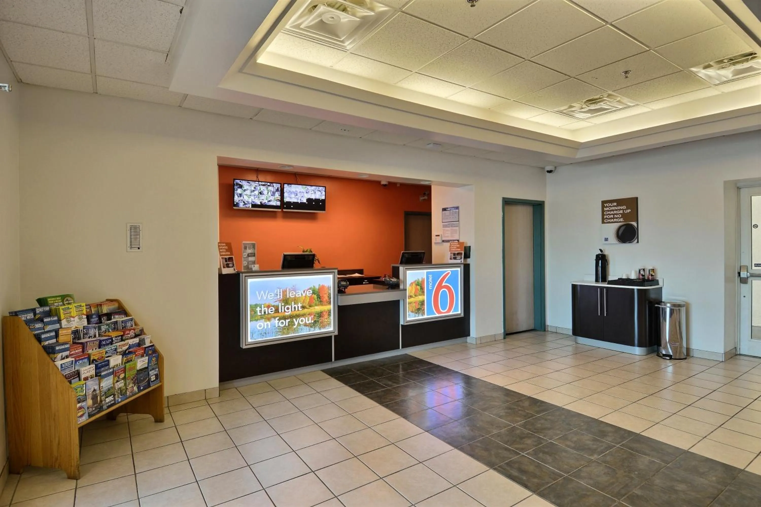 Lobby or reception in Motel 6-Tewksbury, MA - Boston