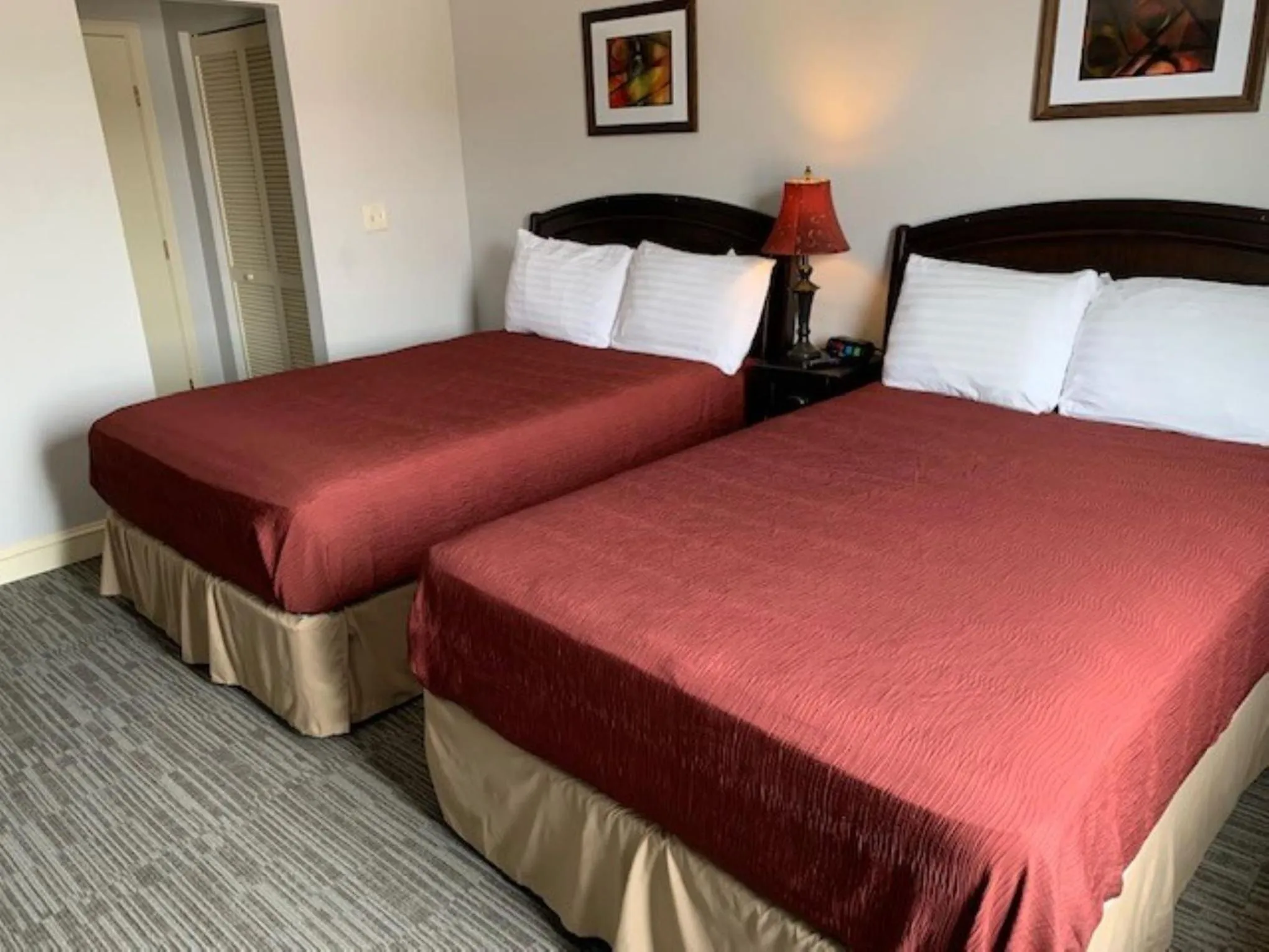 Bedroom, Bed in McCoy's Inn